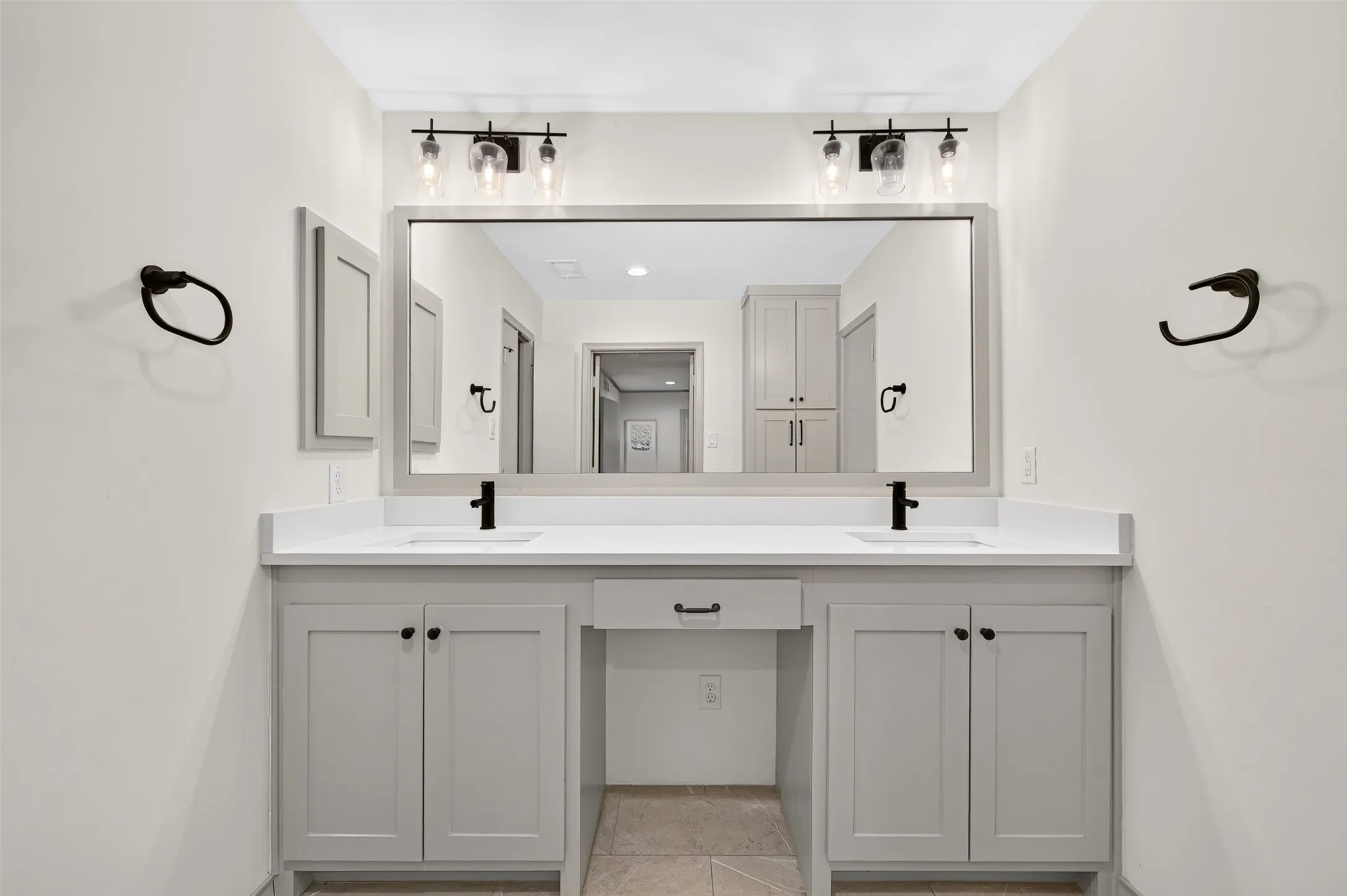 Single Family Residence For Sale in Dallas County , 13834 Tanglewood Drive, Farmers Branch, Texas 75234, 4 Bedroom, 3 Bathroom, 2 Garage spaces, 2,336 Sqft, built in 1960, mls#21327795, Real Estate Agent in Farmers Branch, Homes For Sale in Dallas county, Homes For Sale in Farmers Branch, Realtor in Farmers Branch Texas, Real Estate Brokerage Independent Realty Texas, Luminita Cordes Realtor