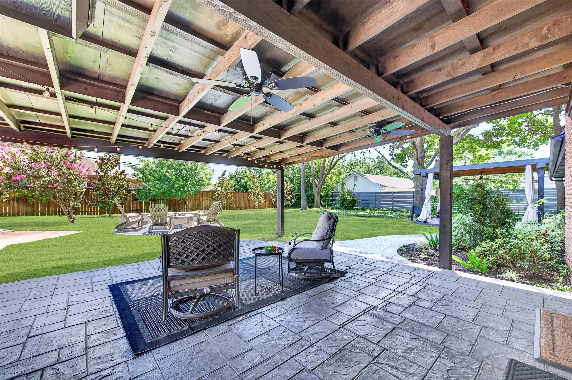 Single Family Residence For Sale in Dallas County , 13834 Tanglewood Drive, Farmers Branch, Texas 75234, 4 Bedroom, 3 Bathroom, 2 Garage spaces, 2,336 Sqft, built in 1960, mls#21327795, Real Estate Agent in Farmers Branch, Homes For Sale in Dallas county, Homes For Sale in Farmers Branch, Realtor in Farmers Branch Texas, Real Estate Brokerage Independent Realty Texas, Luminita Cordes Realtor