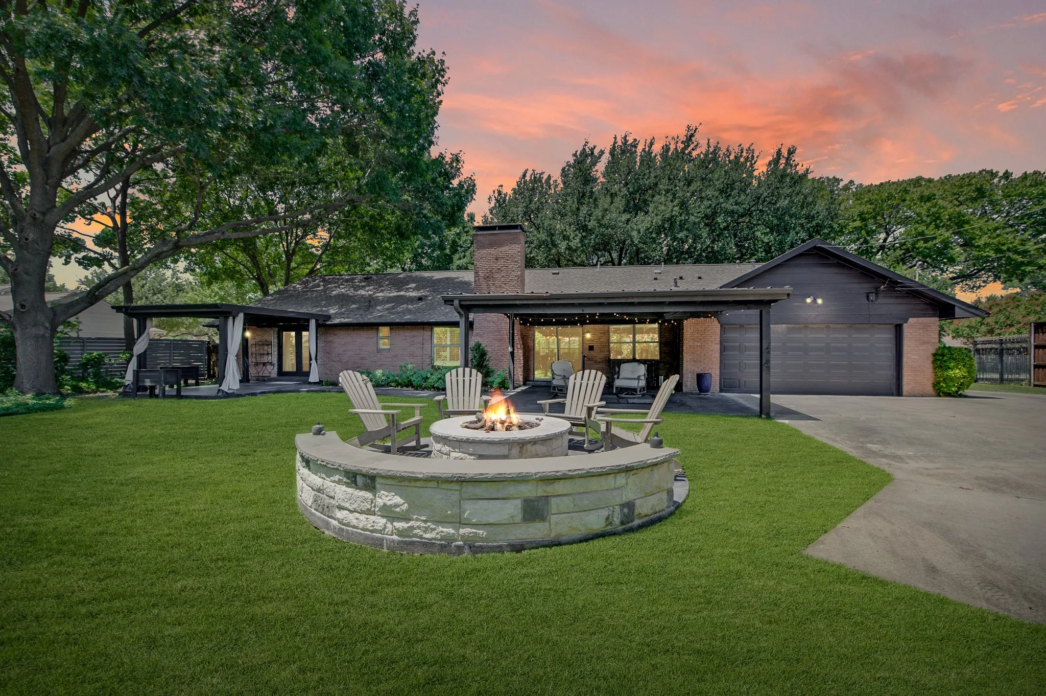 Single Family Residence For Sale in Dallas County , 13834 Tanglewood Drive, Farmers Branch, Texas 75234, 4 Bedroom, 3 Bathroom, 2 Garage spaces, 2,336 Sqft, built in 1960, mls#21327795, Real Estate Agent in Farmers Branch, Homes For Sale in Dallas county, Homes For Sale in Farmers Branch, Realtor in Farmers Branch Texas, Real Estate Brokerage Independent Realty Texas, Luminita Cordes Realtor
