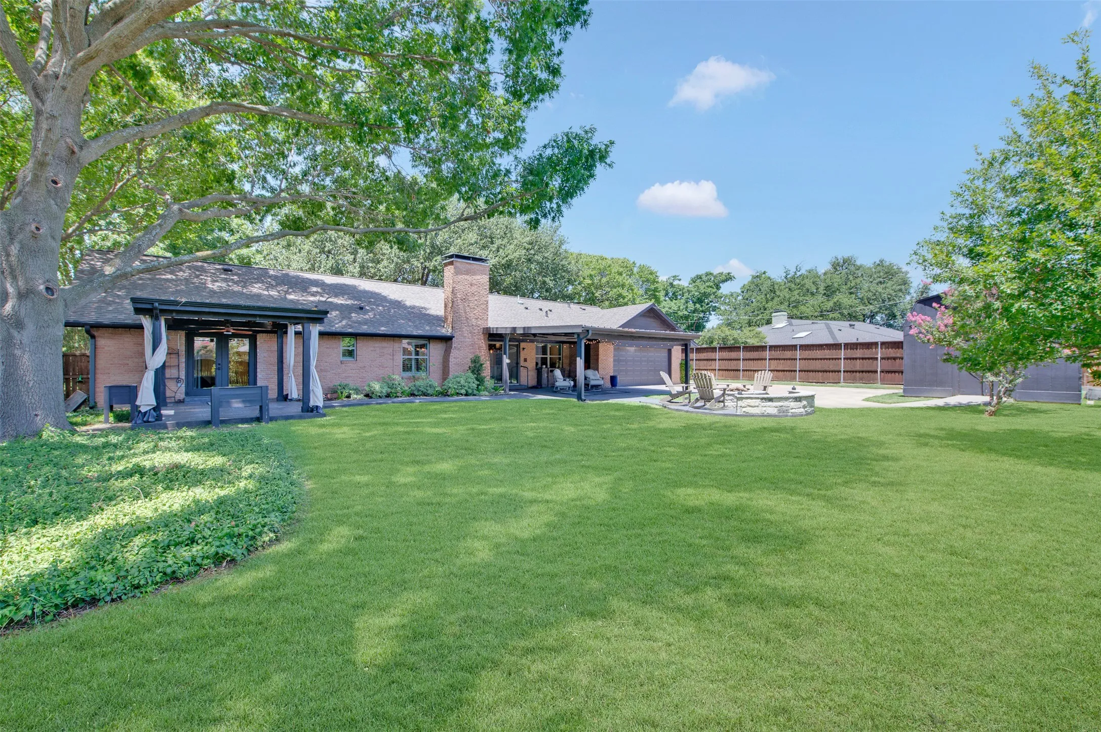 Single Family Residence For Sale in Dallas County , 13834 Tanglewood Drive, Farmers Branch, Texas 75234, 4 Bedroom, 3 Bathroom, 2 Garage spaces, 2,336 Sqft, built in 1960, mls#21327795, Real Estate Agent in Farmers Branch, Homes For Sale in Dallas county, Homes For Sale in Farmers Branch, Realtor in Farmers Branch Texas, Real Estate Brokerage Independent Realty Texas, Luminita Cordes Realtor