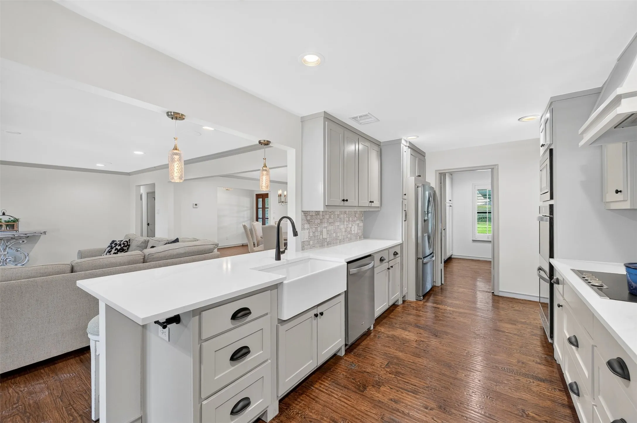 Single Family Residence For Sale in Dallas County , 13834 Tanglewood Drive, Farmers Branch, Texas 75234, 4 Bedroom, 3 Bathroom, 2 Garage spaces, 2,336 Sqft, built in 1960, mls#21327795, Real Estate Agent in Farmers Branch, Homes For Sale in Dallas county, Homes For Sale in Farmers Branch, Realtor in Farmers Branch Texas, Real Estate Brokerage Independent Realty Texas, Luminita Cordes Realtor