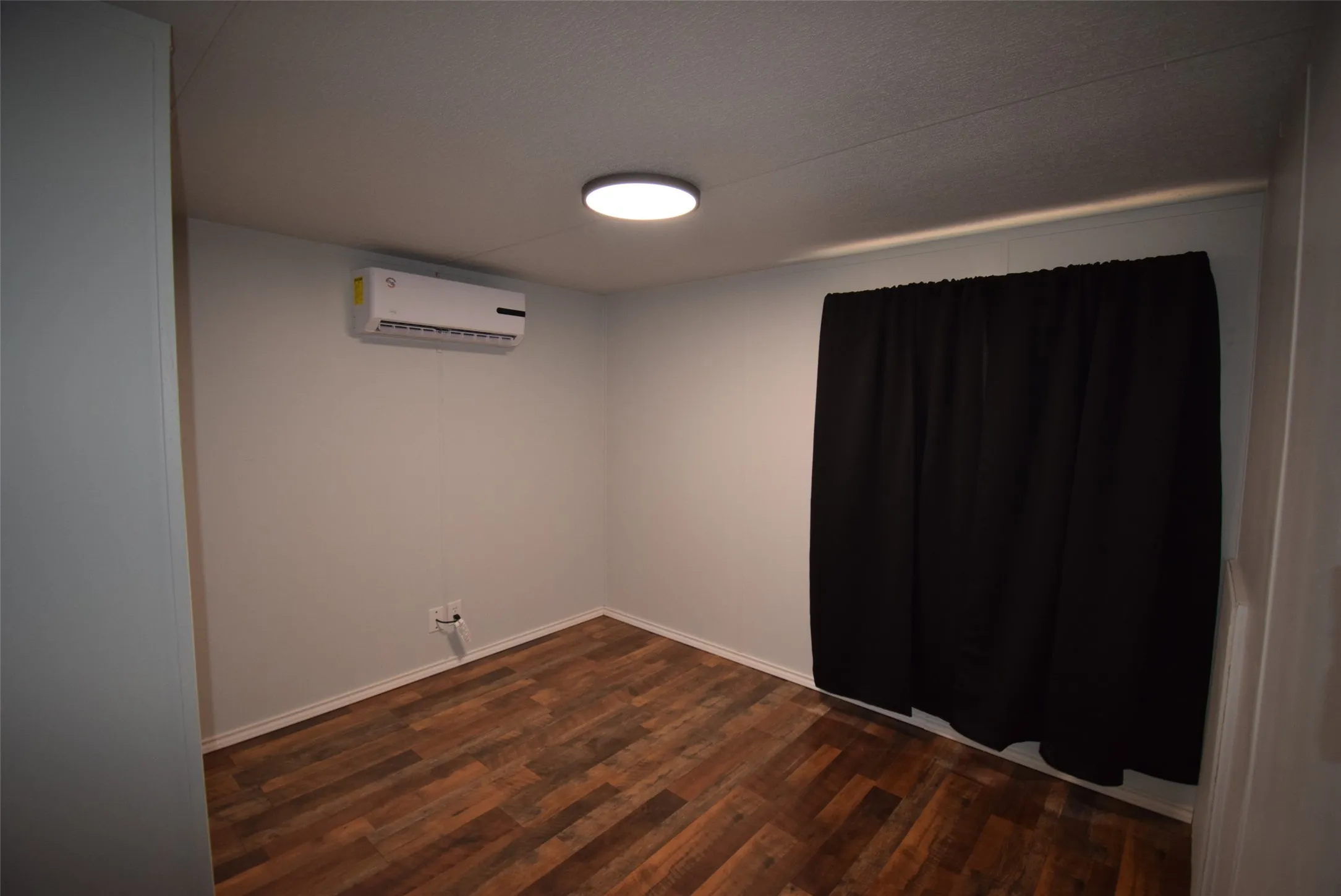 Mobile Home For Rent in Henderson County , 6000 Spring Creek 40, Malakoff, Texas 75148, 2 Bedroom, 2 Bathroom, Garage spaces, 870 Sqft, built in 1996, mls#21325015, Real Estate Agent in Malakoff, Homes For Rent in Henderson county, Homes For Rent in Malakoff, Realtor in Malakoff Texas, Real Estate Brokerage Independent Realty Texas, Luminita Cordes Realtor