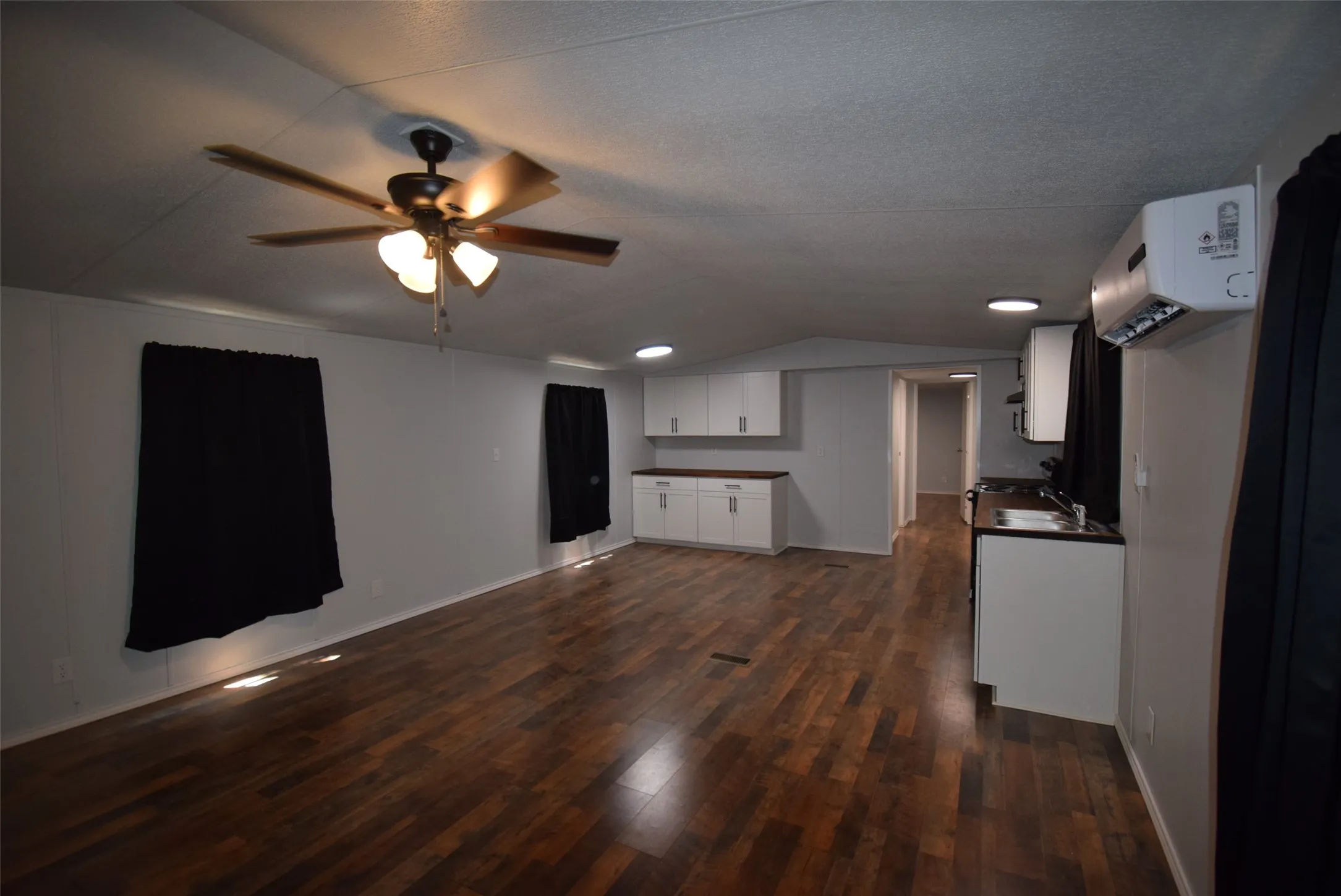 Mobile Home For Rent in Henderson County , 6000 Spring Creek 40, Malakoff, Texas 75148, 2 Bedroom, 2 Bathroom, Garage spaces, 870 Sqft, built in 1996, mls#21325015, Real Estate Agent in Malakoff, Homes For Rent in Henderson county, Homes For Rent in Malakoff, Realtor in Malakoff Texas, Real Estate Brokerage Independent Realty Texas, Luminita Cordes Realtor