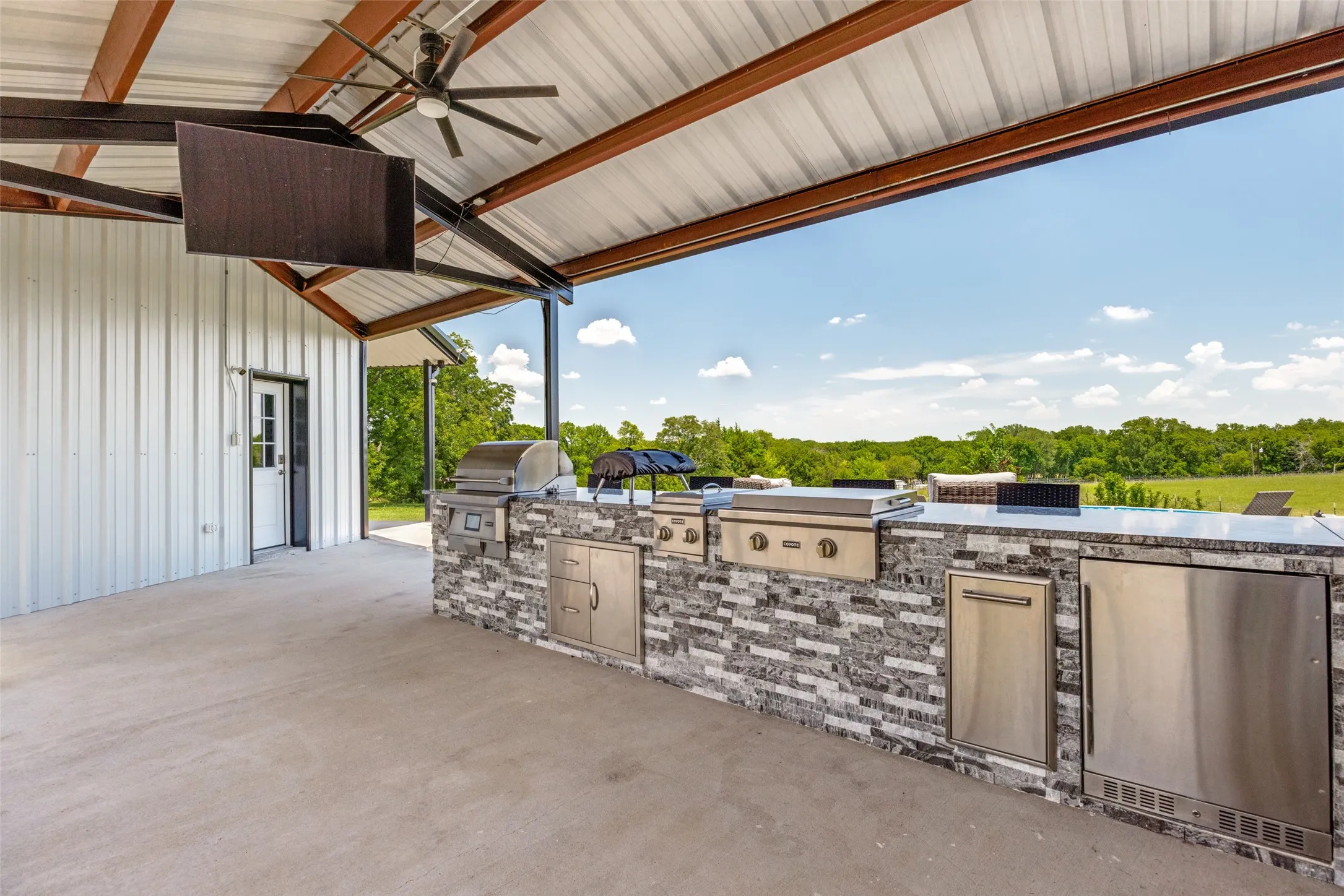 Single Family Residence For Sale in Collin County , 11872 County Road 577, Anna, Texas 75409, 3 Bedrooms, 3 Bathrooms, 6 Garage spaces, 2,573 Sqft, built in 2022, Price $1,500,000, mls#21327479, Real Estate Agent in Anna, Homes For Sale in Collin county, Homes For Sale in Anna, Realtor in Anna Texas, Real Estate Brokerage Independent Realty Texas, Luminita Cordes Realtor