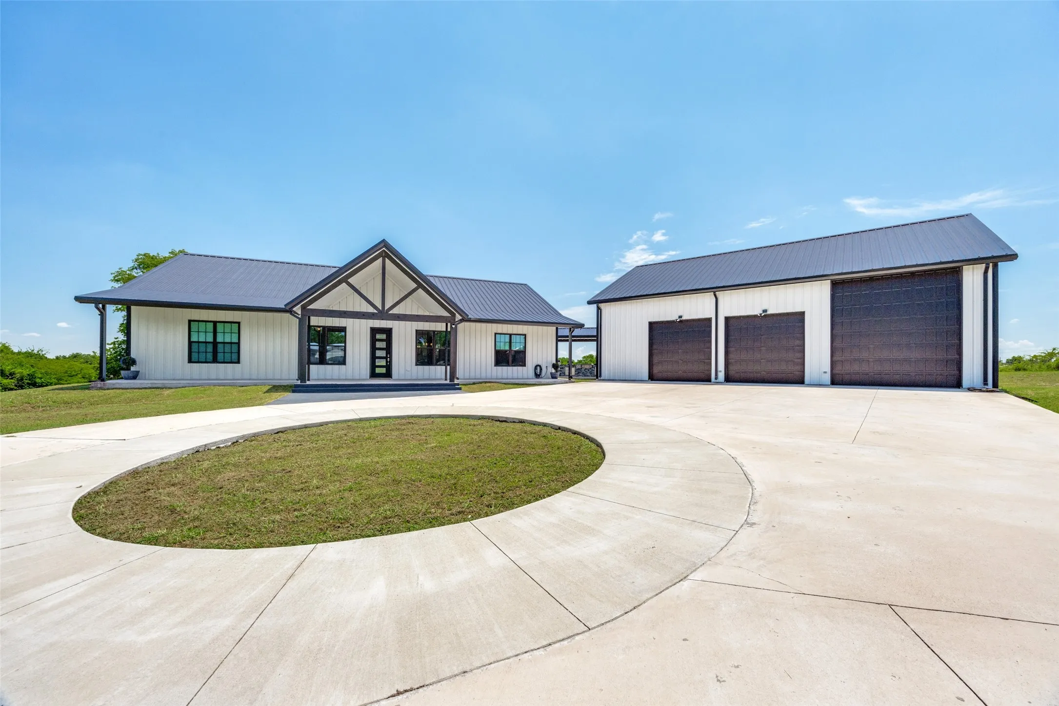 Single Family Residence For Sale in Collin County , 11872 County Road 577, Anna, Texas 75409, 3 Bedrooms, 3 Bathrooms, 6 Garage spaces, 2,573 Sqft, built in 2022, Price $1,500,000, mls#21327479, Real Estate Agent in Anna, Homes For Sale in Collin county, Homes For Sale in Anna, Realtor in Anna Texas, Real Estate Brokerage Independent Realty Texas, Luminita Cordes Realtor