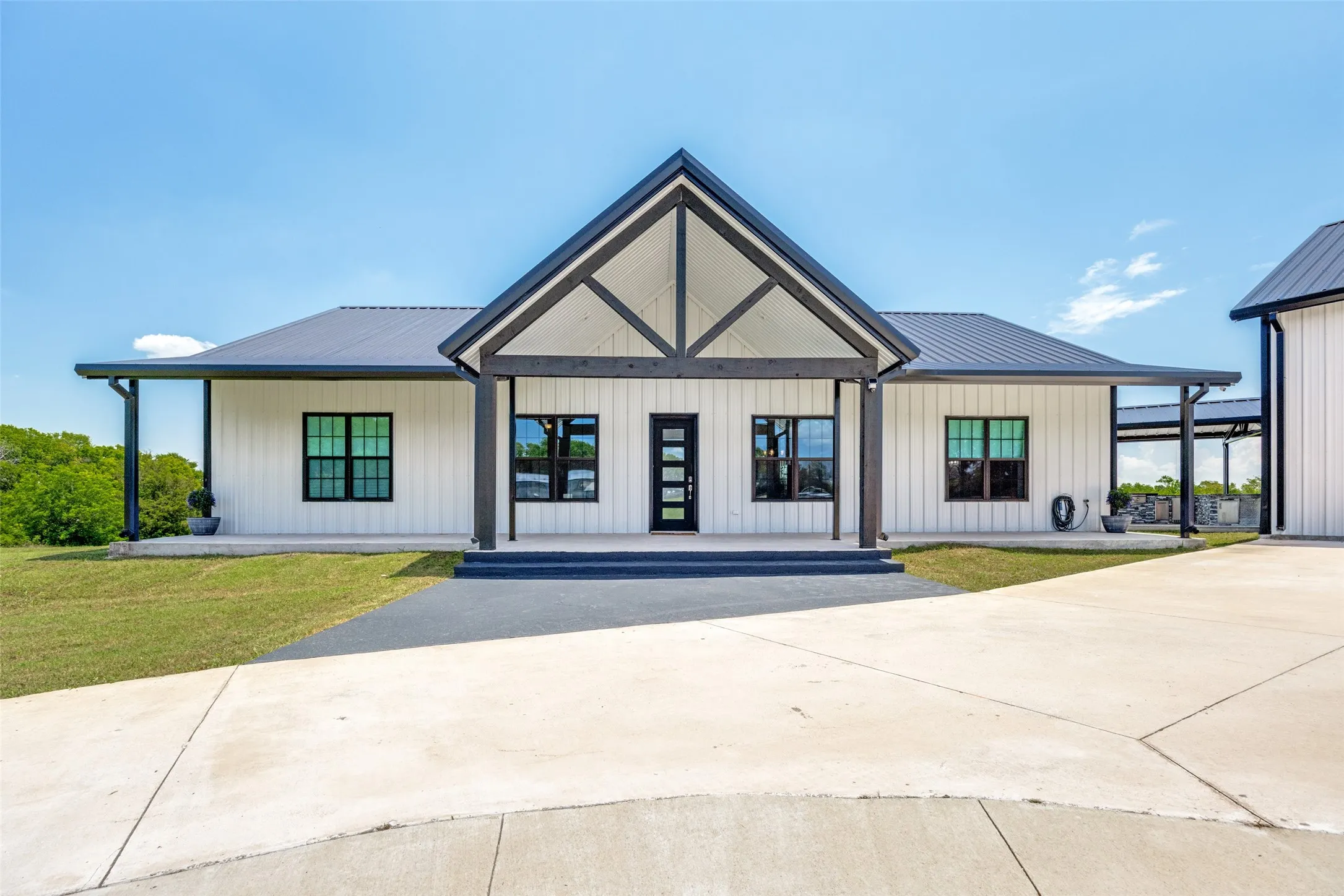 Single Family Residence For Sale in Collin County , 11872 County Road 577, Anna, Texas 75409, 3 Bedrooms, 3 Bathrooms, 6 Garage spaces, 2,573 Sqft, built in 2022, Price $1,500,000, mls#21327479, Real Estate Agent in Anna, Homes For Sale in Collin county, Homes For Sale in Anna, Realtor in Anna Texas, Real Estate Brokerage Independent Realty Texas, Luminita Cordes Realtor