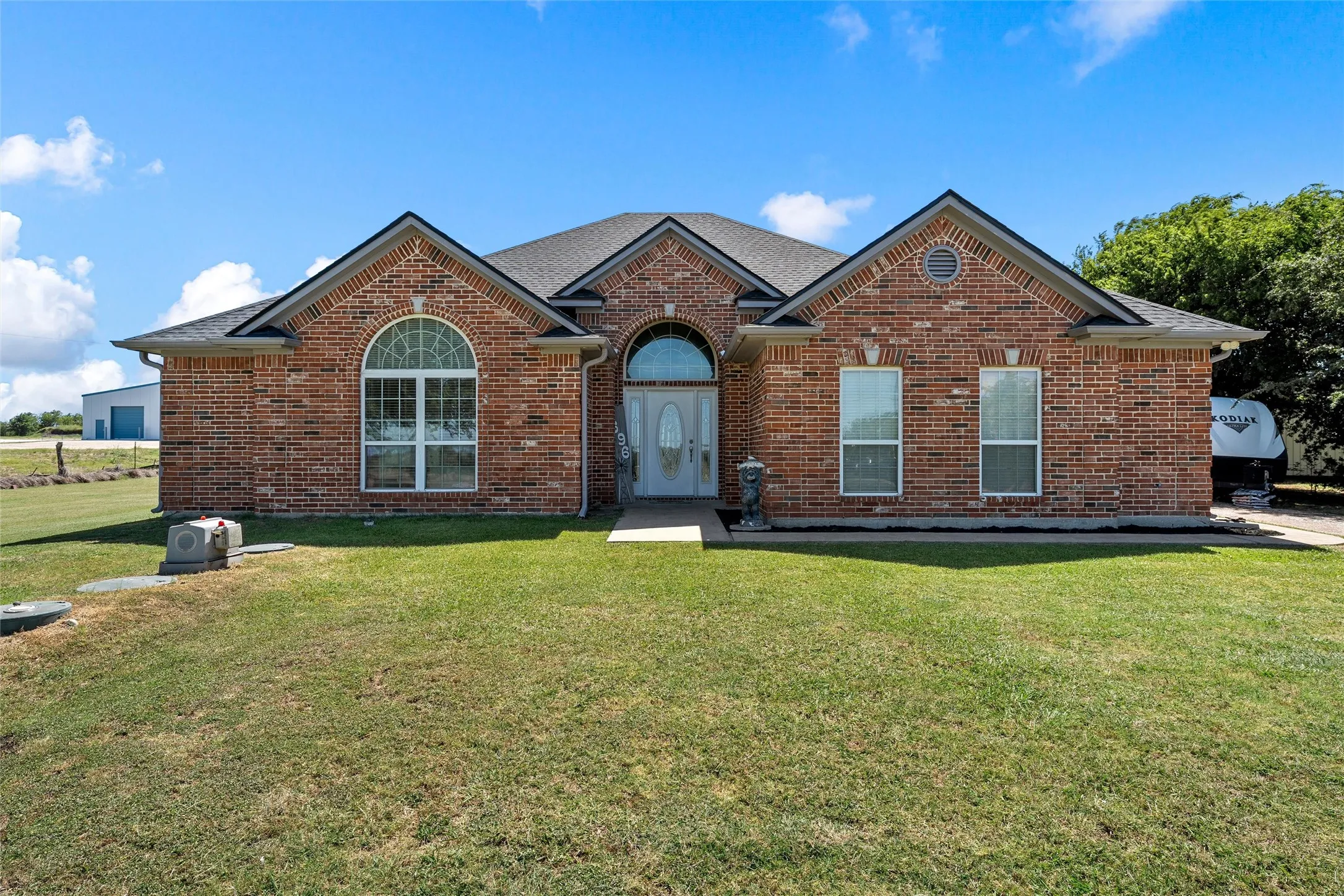 Single Family Residence For Sale in Mc Lennan County , 3696 Old Lorena Road, Lorena, Texas 76655, 4 Bedroom, 3 Bathroom, 2 Garage spaces, 2,441 Sqft, built in 2004, mls#21311859, Real Estate Agent in Lorena, Homes For Sale in Mc Lennan county, Homes For Sale in Lorena, Realtor in Lorena Texas, Real Estate Brokerage Independent Realty Texas, Luminita Cordes Realtor