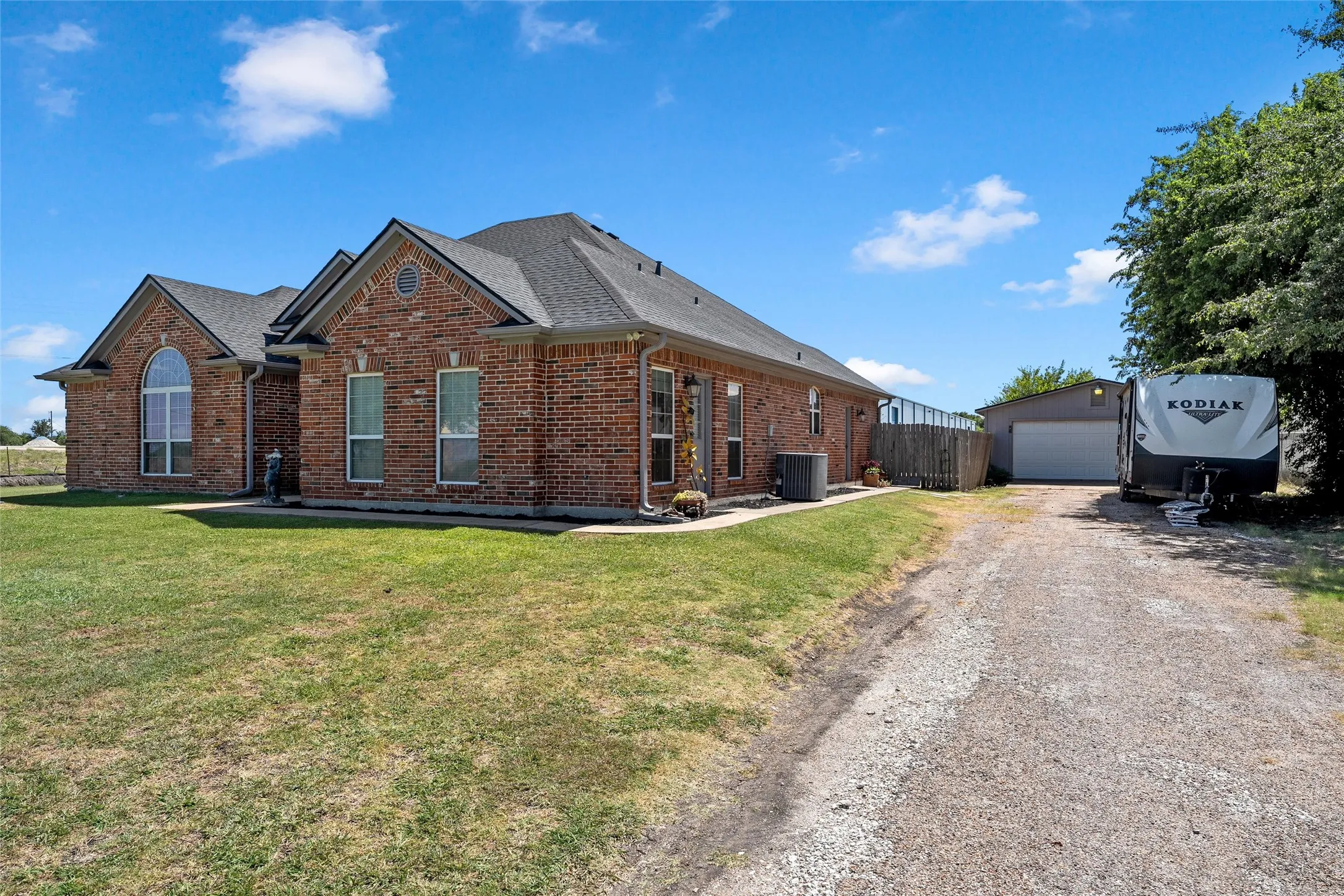 Single Family Residence For Sale in Mc Lennan County , 3696 Old Lorena Road, Lorena, Texas 76655, 4 Bedroom, 3 Bathroom, 2 Garage spaces, 2,441 Sqft, built in 2004, mls#21311859, Real Estate Agent in Lorena, Homes For Sale in Mc Lennan county, Homes For Sale in Lorena, Realtor in Lorena Texas, Real Estate Brokerage Independent Realty Texas, Luminita Cordes Realtor