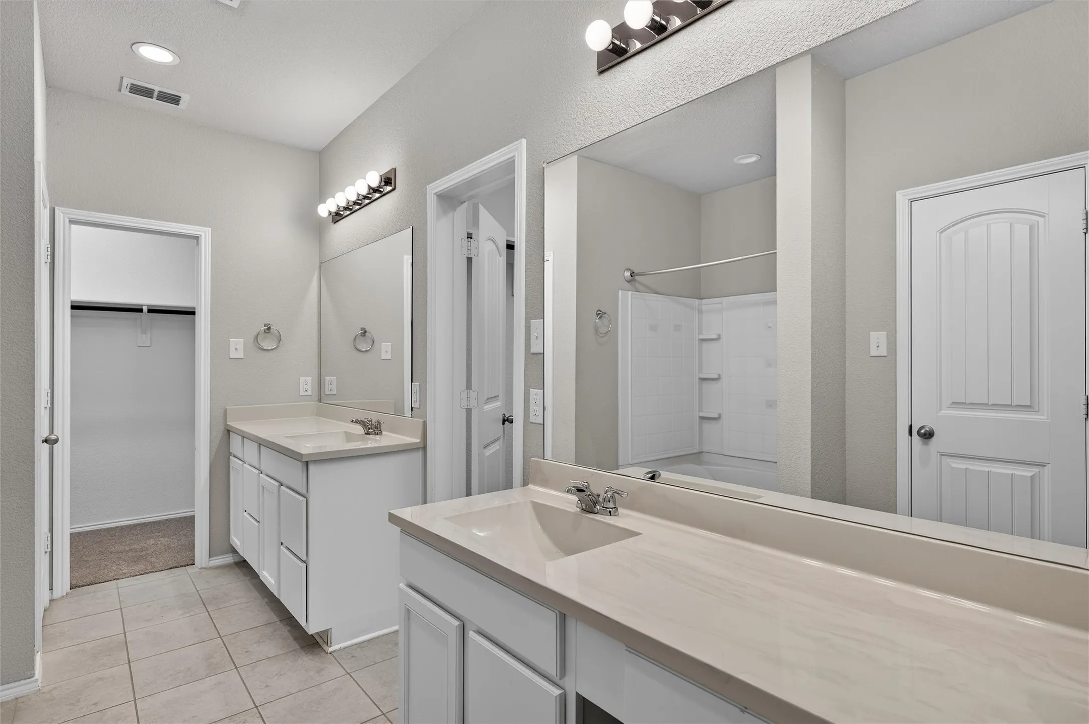 Single Family Residence For Sale in Denton County , 5709 Del Rey Drive, Denton, Texas 76208, 3 Bedroom, 2 Bathroom, 2 Garage spaces, 1,799 Sqft, built in 2017, mls#21303858, Real Estate Agent in Denton, Homes For Sale in Denton county, Homes For Sale in Denton, Realtor in Denton Texas, Real Estate Brokerage Independent Realty Texas, Luminita Cordes Realtor