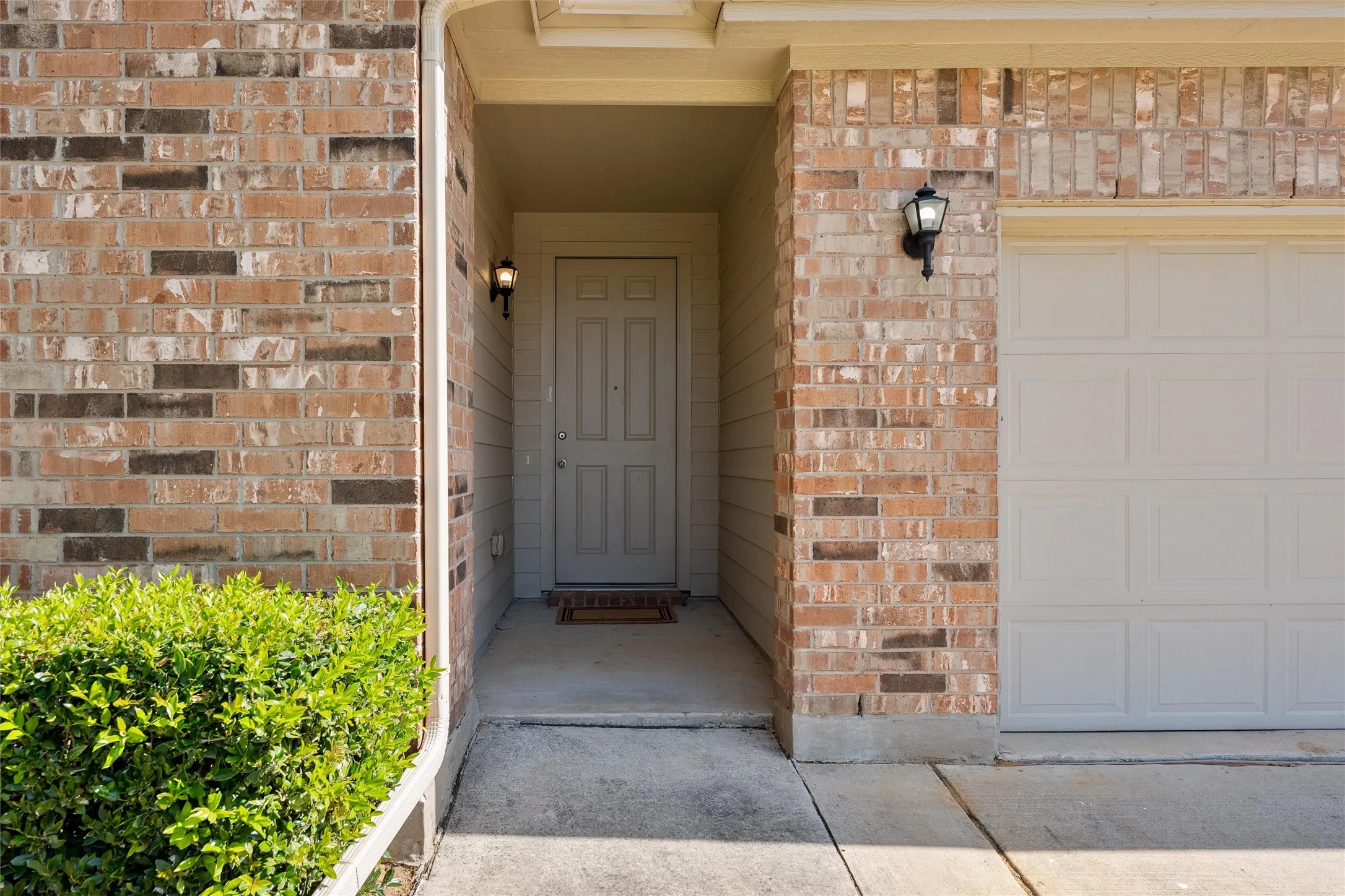 Single Family Residence For Sale in Denton County , 5709 Del Rey Drive, Denton, Texas 76208, 3 Bedroom, 2 Bathroom, 2 Garage spaces, 1,799 Sqft, built in 2017, mls#21303858, Real Estate Agent in Denton, Homes For Sale in Denton county, Homes For Sale in Denton, Realtor in Denton Texas, Real Estate Brokerage Independent Realty Texas, Luminita Cordes Realtor