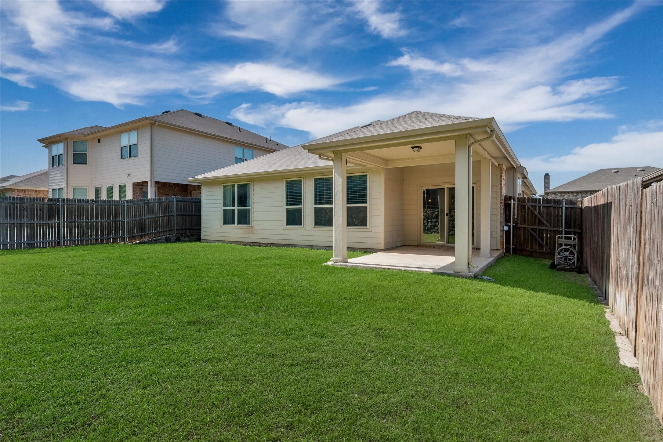 Single Family Residence For Sale in Denton County , 5709 Del Rey Drive, Denton, Texas 76208, 3 Bedroom, 2 Bathroom, 2 Garage spaces, 1,799 Sqft, built in 2017, mls#21303858, Real Estate Agent in Denton, Homes For Sale in Denton county, Homes For Sale in Denton, Realtor in Denton Texas, Real Estate Brokerage Independent Realty Texas, Luminita Cordes Realtor