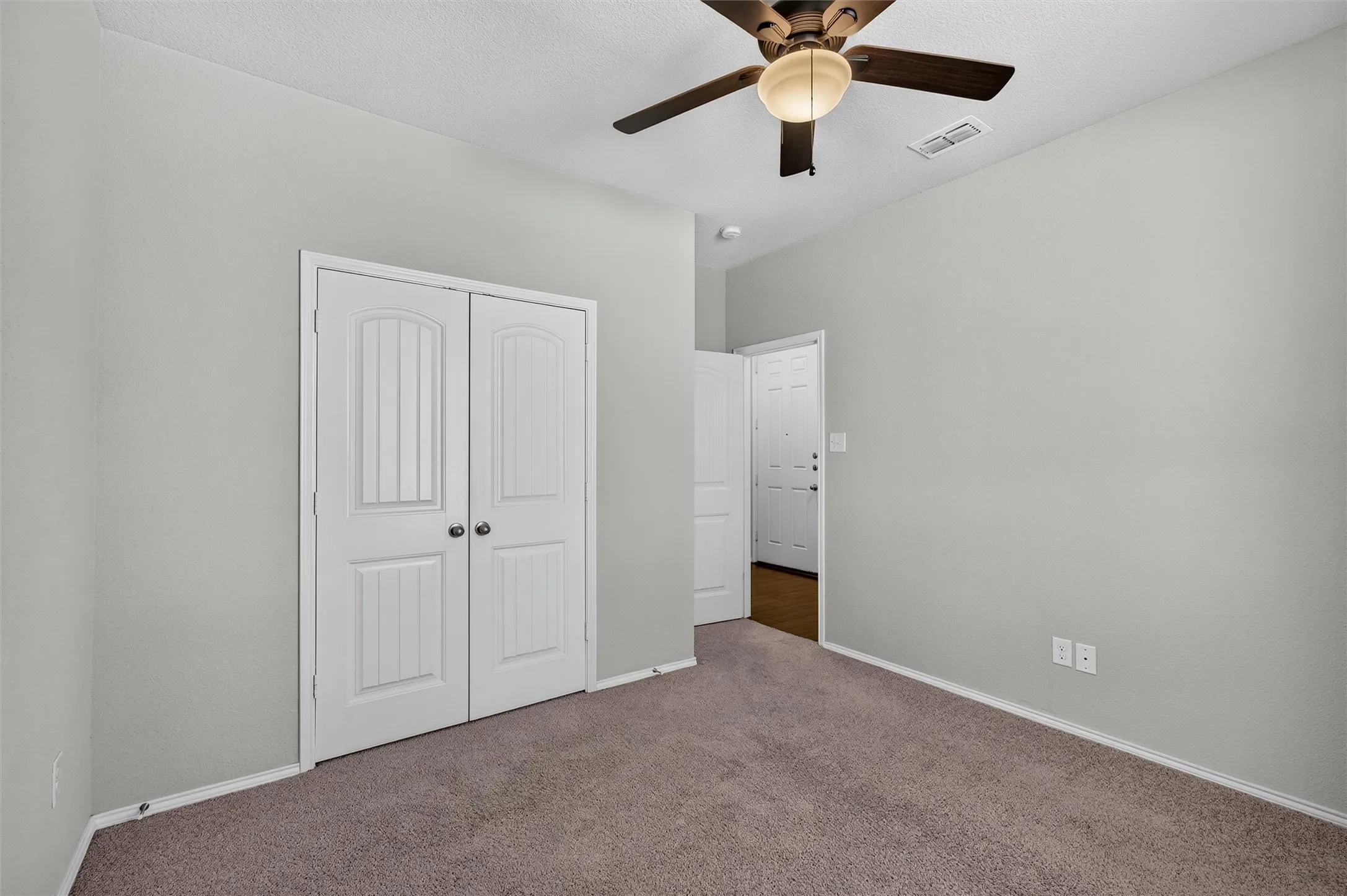 Single Family Residence For Sale in Denton County , 5709 Del Rey Drive, Denton, Texas 76208, 3 Bedroom, 2 Bathroom, 2 Garage spaces, 1,799 Sqft, built in 2017, mls#21303858, Real Estate Agent in Denton, Homes For Sale in Denton county, Homes For Sale in Denton, Realtor in Denton Texas, Real Estate Brokerage Independent Realty Texas, Luminita Cordes Realtor