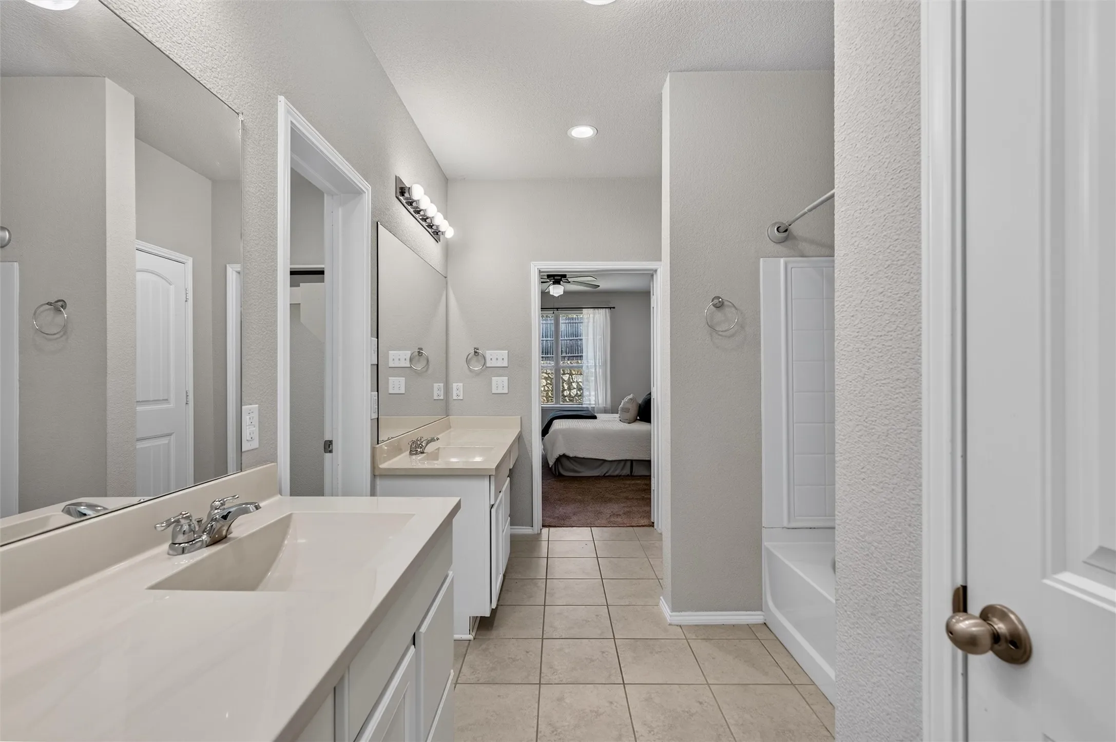 Single Family Residence For Sale in Denton County , 5709 Del Rey Drive, Denton, Texas 76208, 3 Bedroom, 2 Bathroom, 2 Garage spaces, 1,799 Sqft, built in 2017, mls#21303858, Real Estate Agent in Denton, Homes For Sale in Denton county, Homes For Sale in Denton, Realtor in Denton Texas, Real Estate Brokerage Independent Realty Texas, Luminita Cordes Realtor