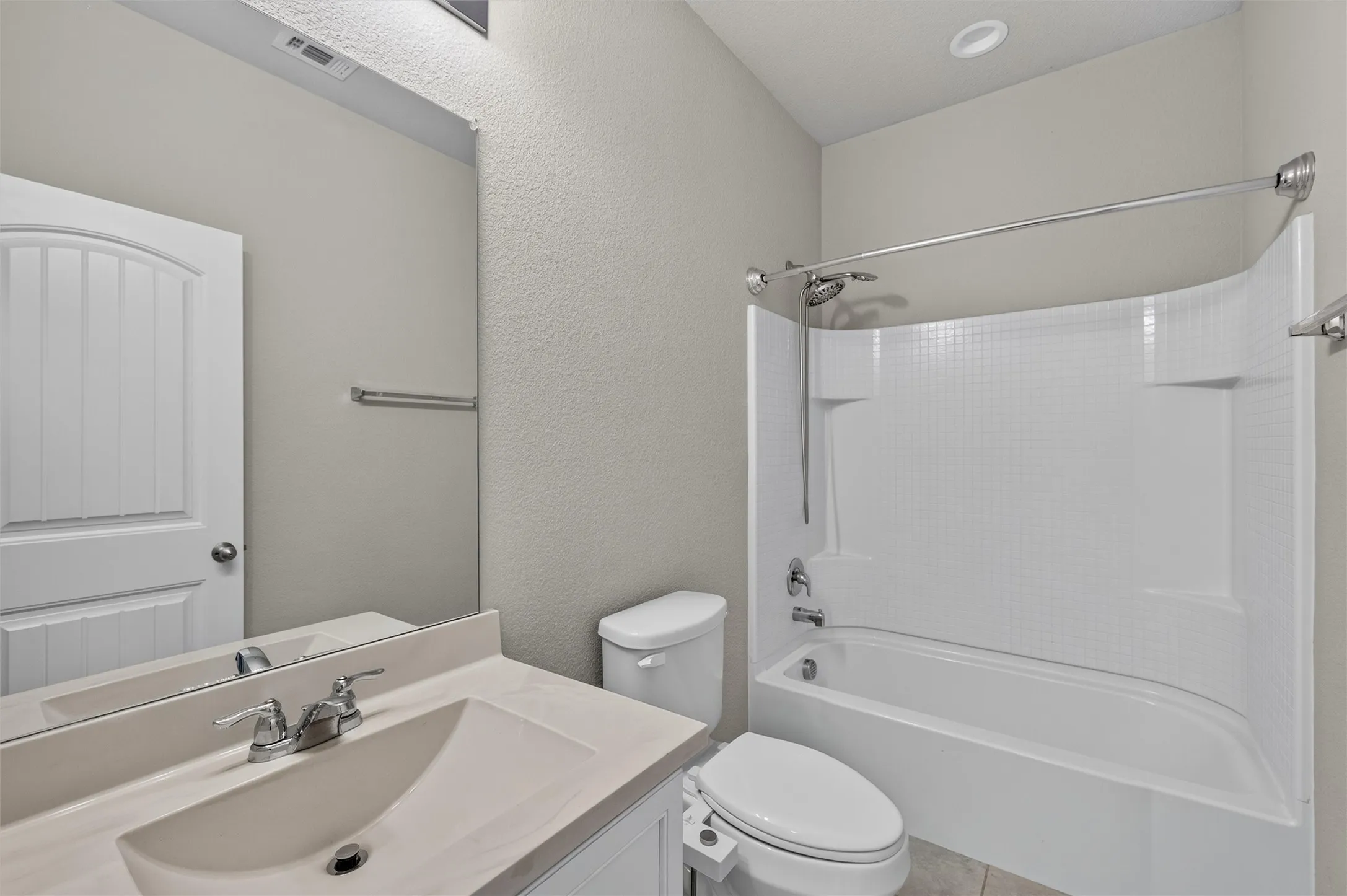 Single Family Residence For Sale in Denton County , 5709 Del Rey Drive, Denton, Texas 76208, 3 Bedroom, 2 Bathroom, 2 Garage spaces, 1,799 Sqft, built in 2017, mls#21303858, Real Estate Agent in Denton, Homes For Sale in Denton county, Homes For Sale in Denton, Realtor in Denton Texas, Real Estate Brokerage Independent Realty Texas, Luminita Cordes Realtor