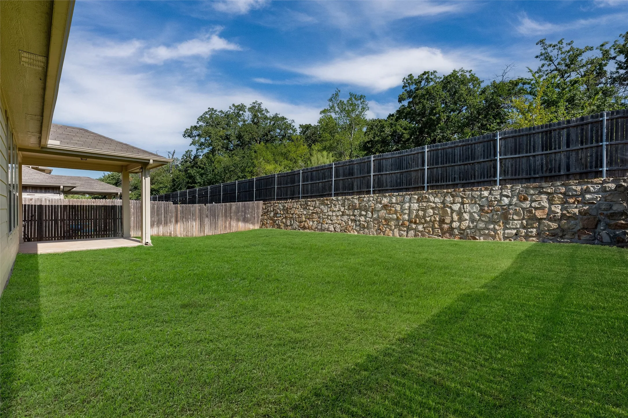 Single Family Residence For Sale in Denton County , 5709 Del Rey Drive, Denton, Texas 76208, 3 Bedroom, 2 Bathroom, 2 Garage spaces, 1,799 Sqft, built in 2017, mls#21303858, Real Estate Agent in Denton, Homes For Sale in Denton county, Homes For Sale in Denton, Realtor in Denton Texas, Real Estate Brokerage Independent Realty Texas, Luminita Cordes Realtor