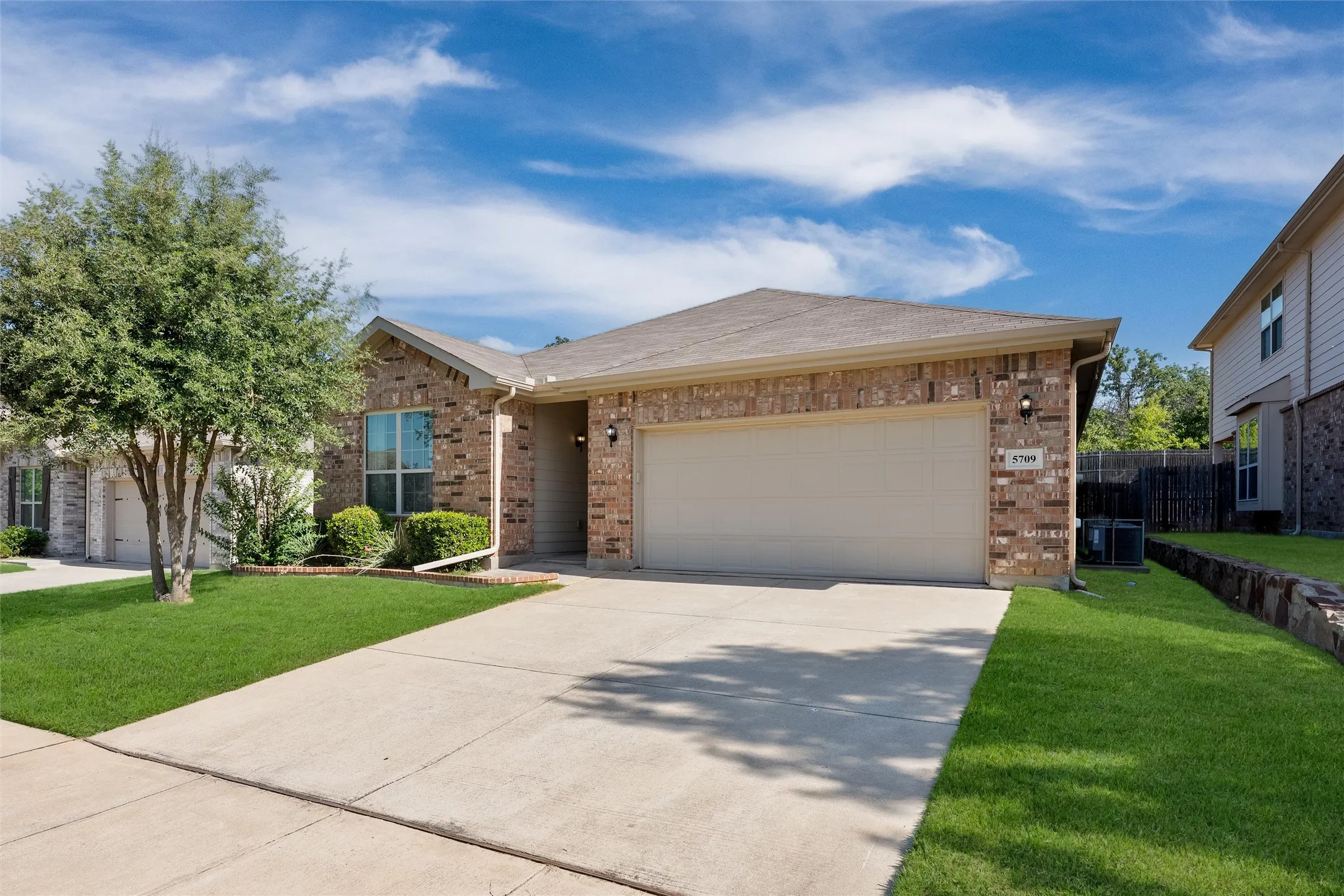 Single Family Residence For Sale in Denton County , 5709 Del Rey Drive, Denton, Texas 76208, 3 Bedroom, 2 Bathroom, 2 Garage spaces, 1,799 Sqft, built in 2017, mls#21303858, Real Estate Agent in Denton, Homes For Sale in Denton county, Homes For Sale in Denton, Realtor in Denton Texas, Real Estate Brokerage Independent Realty Texas, Luminita Cordes Realtor