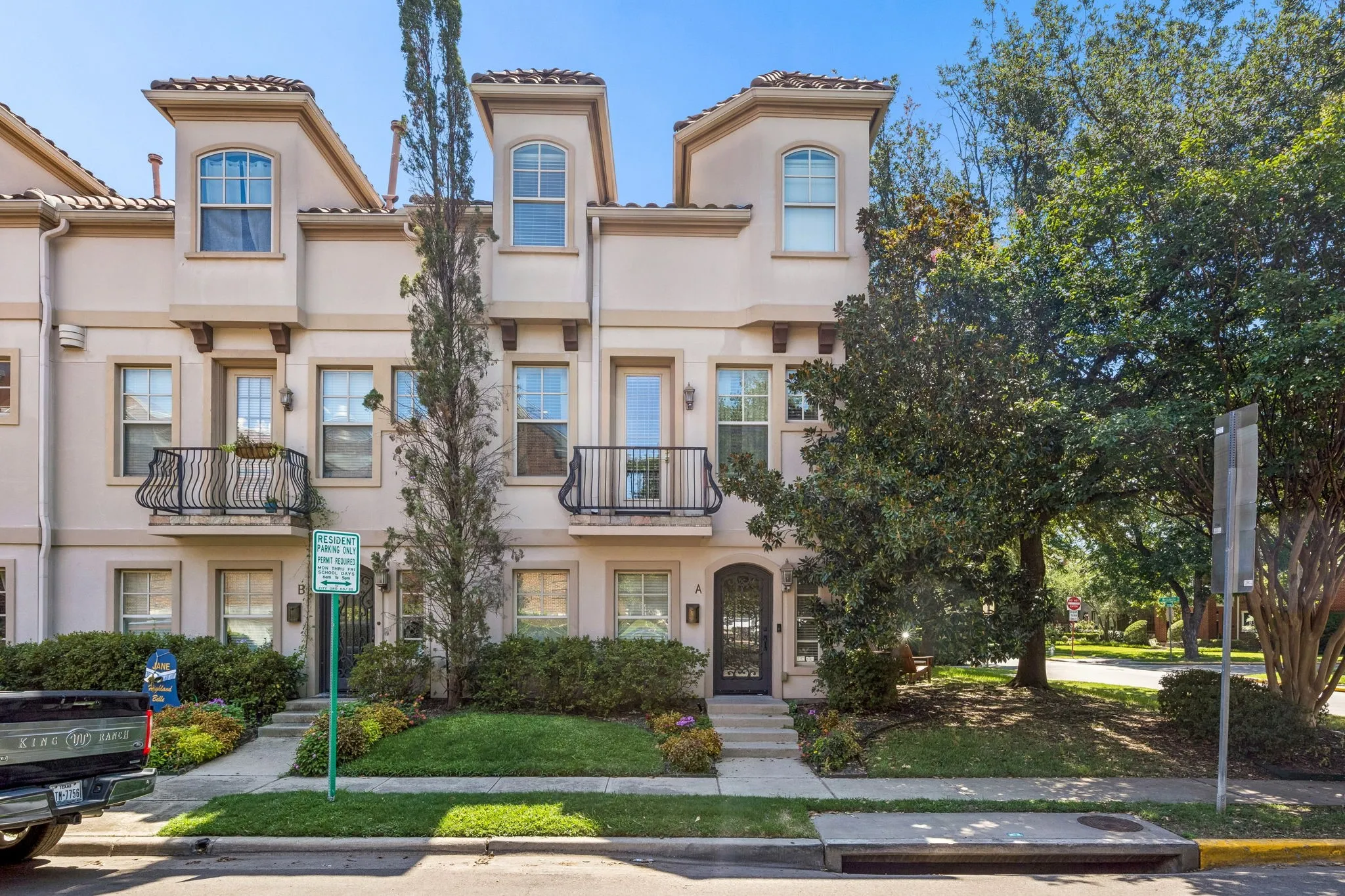 Condominium For Sale in Dallas County , 4152 Emerson Avenue A, University Park, Texas 75205, 3 Bedroom, 3 Bathroom, 2 Garage spaces, 2,575 Sqft, built in 2006, mls#21326317, Real Estate Agent in University Park, Homes For Sale in Dallas county, Homes For Sale in University Park, Realtor in University Park Texas, Real Estate Brokerage Independent Realty Texas, Luminita Cordes Realtor
