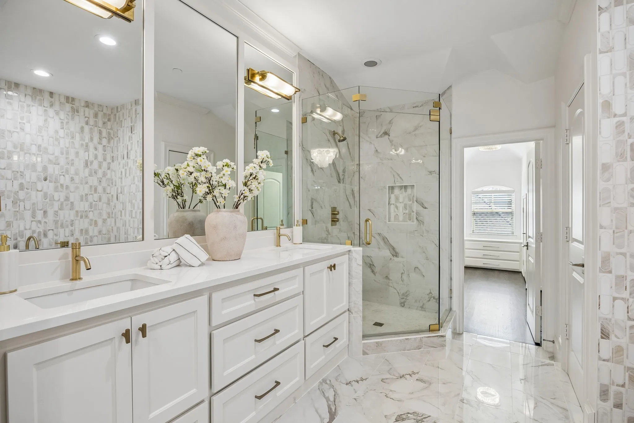 Condominium For Sale in Dallas County , 4152 Emerson Avenue A, University Park, Texas 75205, 3 Bedroom, 3 Bathroom, 2 Garage spaces, 2,575 Sqft, built in 2006, mls#21326317, Real Estate Agent in University Park, Homes For Sale in Dallas county, Homes For Sale in University Park, Realtor in University Park Texas, Real Estate Brokerage Independent Realty Texas, Luminita Cordes Realtor