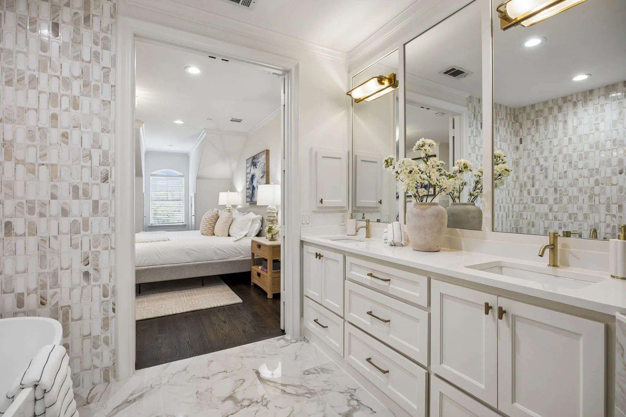 Condominium For Sale in Dallas County , 4152 Emerson Avenue A, University Park, Texas 75205, 3 Bedroom, 3 Bathroom, 2 Garage spaces, 2,575 Sqft, built in 2006, mls#21326317, Real Estate Agent in University Park, Homes For Sale in Dallas county, Homes For Sale in University Park, Realtor in University Park Texas, Real Estate Brokerage Independent Realty Texas, Luminita Cordes Realtor
