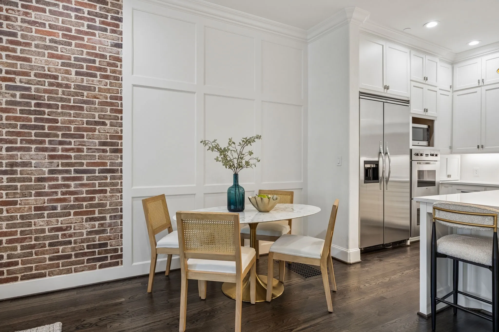 Condominium For Sale in Dallas County , 4152 Emerson Avenue A, University Park, Texas 75205, 3 Bedroom, 3 Bathroom, 2 Garage spaces, 2,575 Sqft, built in 2006, mls#21326317, Real Estate Agent in University Park, Homes For Sale in Dallas county, Homes For Sale in University Park, Realtor in University Park Texas, Real Estate Brokerage Independent Realty Texas, Luminita Cordes Realtor