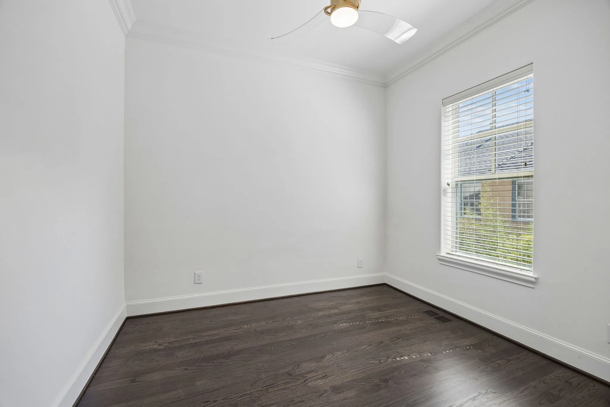 Condominium For Sale in Dallas County , 4152 Emerson Avenue A, University Park, Texas 75205, 3 Bedroom, 3 Bathroom, 2 Garage spaces, 2,575 Sqft, built in 2006, mls#21326317, Real Estate Agent in University Park, Homes For Sale in Dallas county, Homes For Sale in University Park, Realtor in University Park Texas, Real Estate Brokerage Independent Realty Texas, Luminita Cordes Realtor