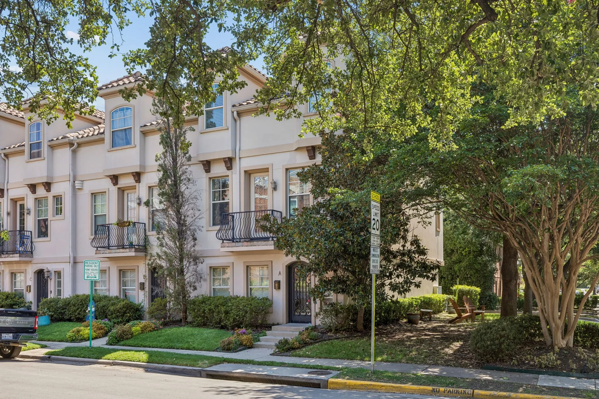 Condominium For Sale in Dallas County , 4152 Emerson Avenue A, University Park, Texas 75205, 3 Bedroom, 3 Bathroom, 2 Garage spaces, 2,575 Sqft, built in 2006, mls#21326317, Real Estate Agent in University Park, Homes For Sale in Dallas county, Homes For Sale in University Park, Realtor in University Park Texas, Real Estate Brokerage Independent Realty Texas, Luminita Cordes Realtor