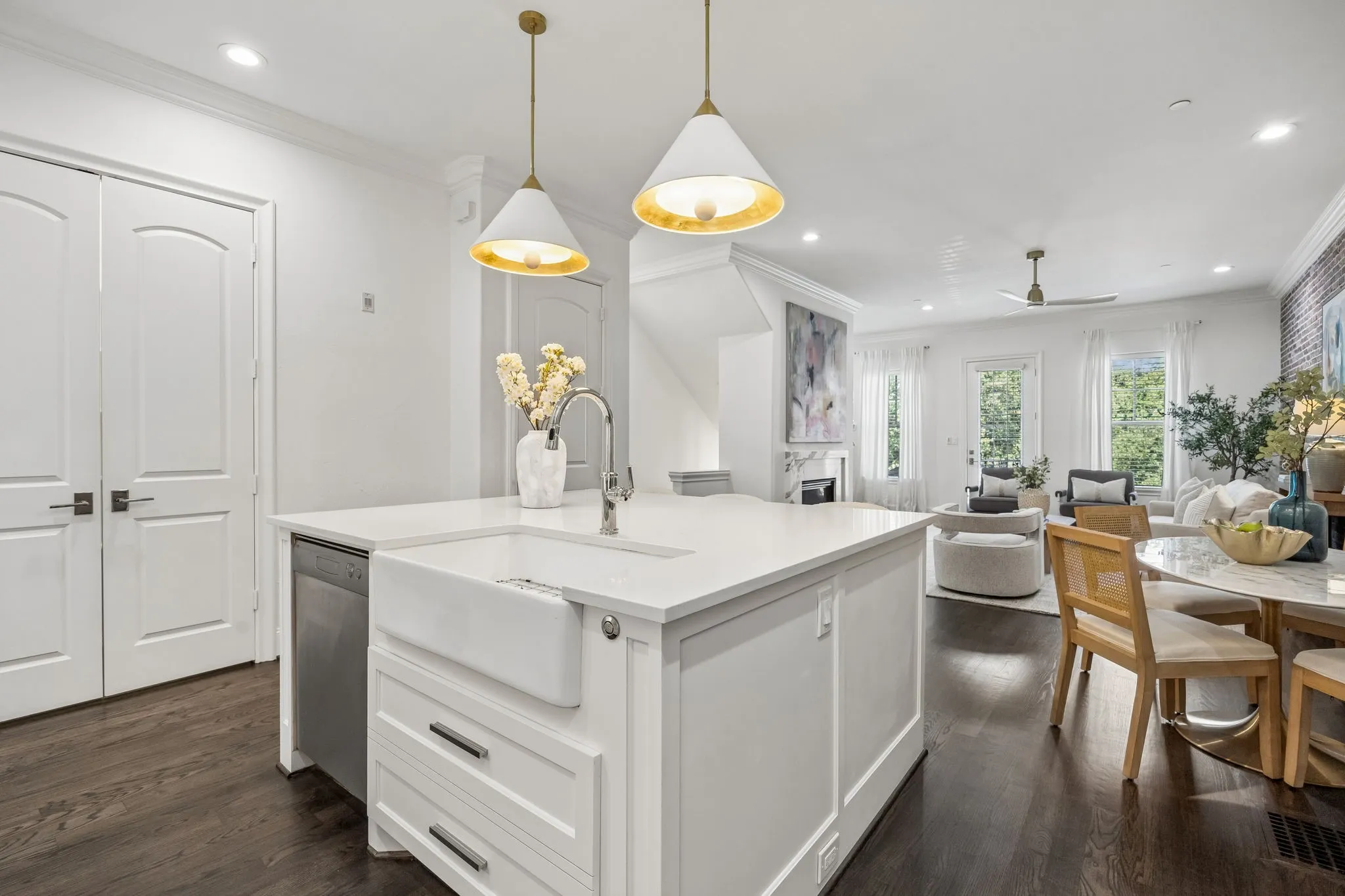 Condominium For Sale in Dallas County , 4152 Emerson Avenue A, University Park, Texas 75205, 3 Bedroom, 3 Bathroom, 2 Garage spaces, 2,575 Sqft, built in 2006, mls#21326317, Real Estate Agent in University Park, Homes For Sale in Dallas county, Homes For Sale in University Park, Realtor in University Park Texas, Real Estate Brokerage Independent Realty Texas, Luminita Cordes Realtor