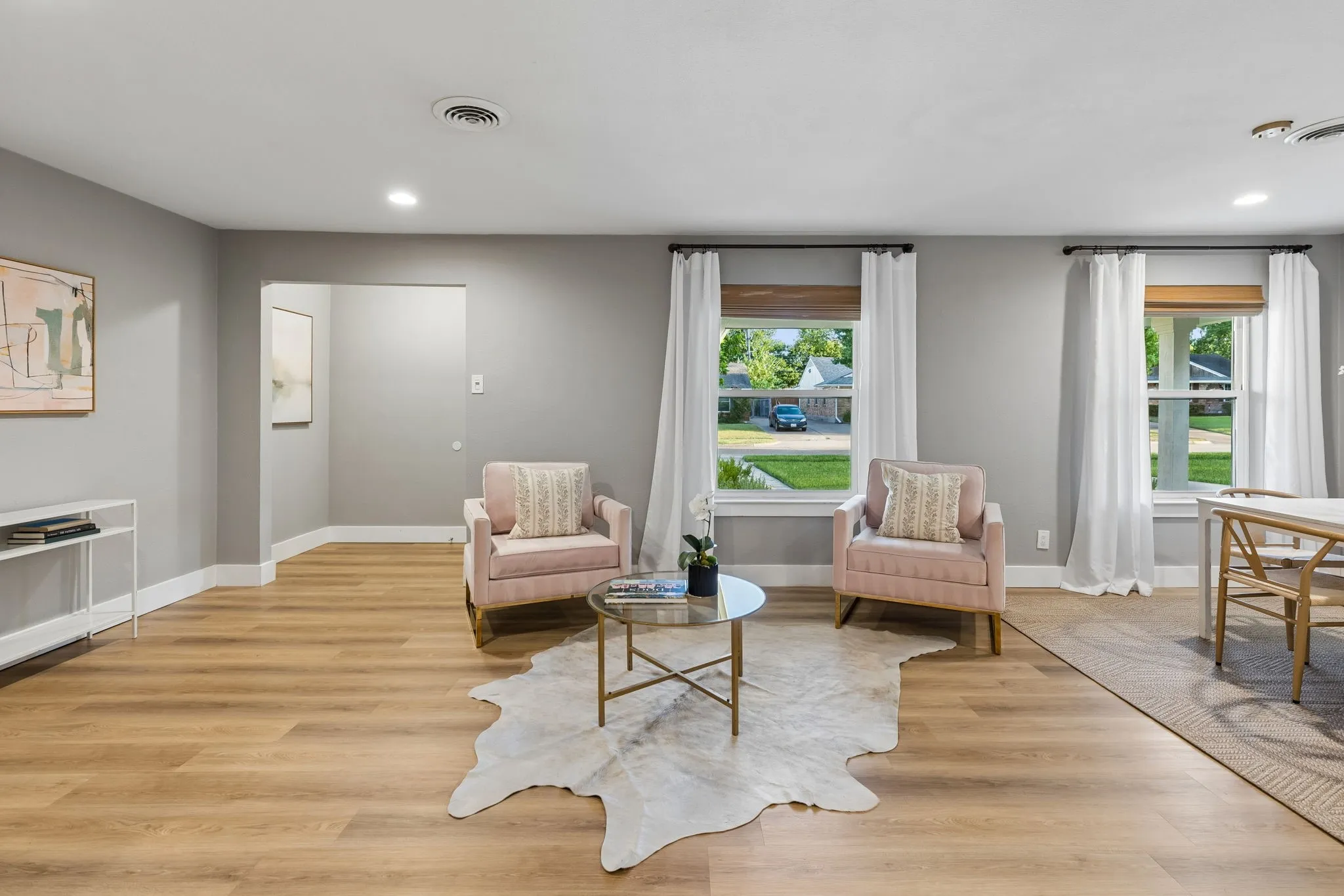 Single Family Residence For Sale in Dallas County , 10647 Chesterton Drive, Dallas, Texas 75238, 4 Bedroom, 2 Bathroom, 2 Garage spaces, 1,937 Sqft, built in 1960, mls#21325680, Real Estate Agent in Dallas, Homes For Sale in Dallas county, Homes For Sale in Dallas, Realtor in Dallas Texas, Real Estate Brokerage Independent Realty Texas, Luminita Cordes Realtor