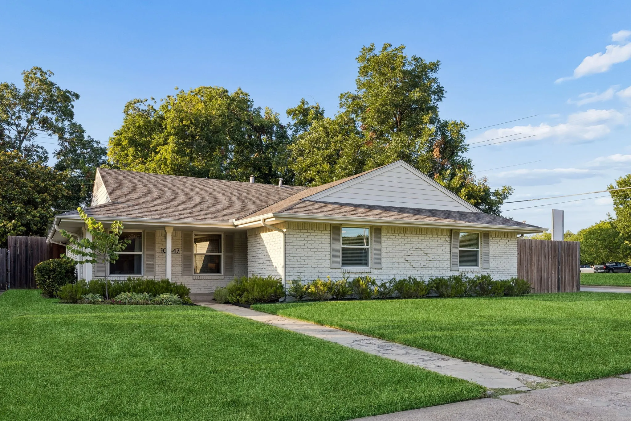 Single Family Residence For Sale in Dallas County , 10647 Chesterton Drive, Dallas, Texas 75238, 4 Bedroom, 2 Bathroom, 2 Garage spaces, 1,937 Sqft, built in 1960, mls#21325680, Real Estate Agent in Dallas, Homes For Sale in Dallas county, Homes For Sale in Dallas, Realtor in Dallas Texas, Real Estate Brokerage Independent Realty Texas, Luminita Cordes Realtor