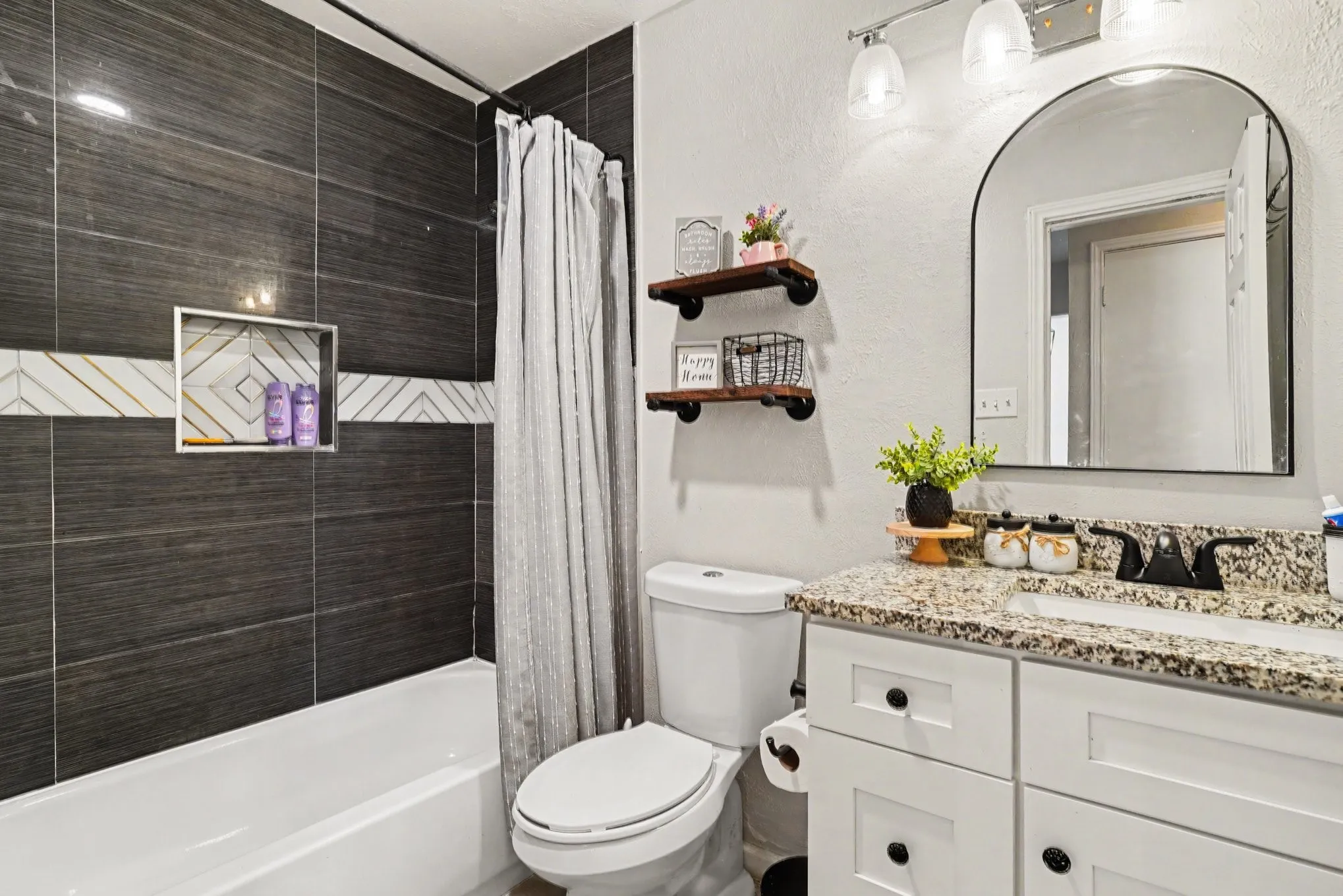 Single Family Residence For Sale in Tarrant County , 1608 Natches Drive, Arlington, Texas 76014, 3 Bedroom, 2 Bathroom, 2 Garage spaces, 1,341 Sqft, built in 1971, mls#21301834, Real Estate Agent in Arlington, Homes For Sale in Tarrant county, Homes For Sale in Arlington, Realtor in Arlington Texas, Real Estate Brokerage Independent Realty Texas, Luminita Cordes Realtor