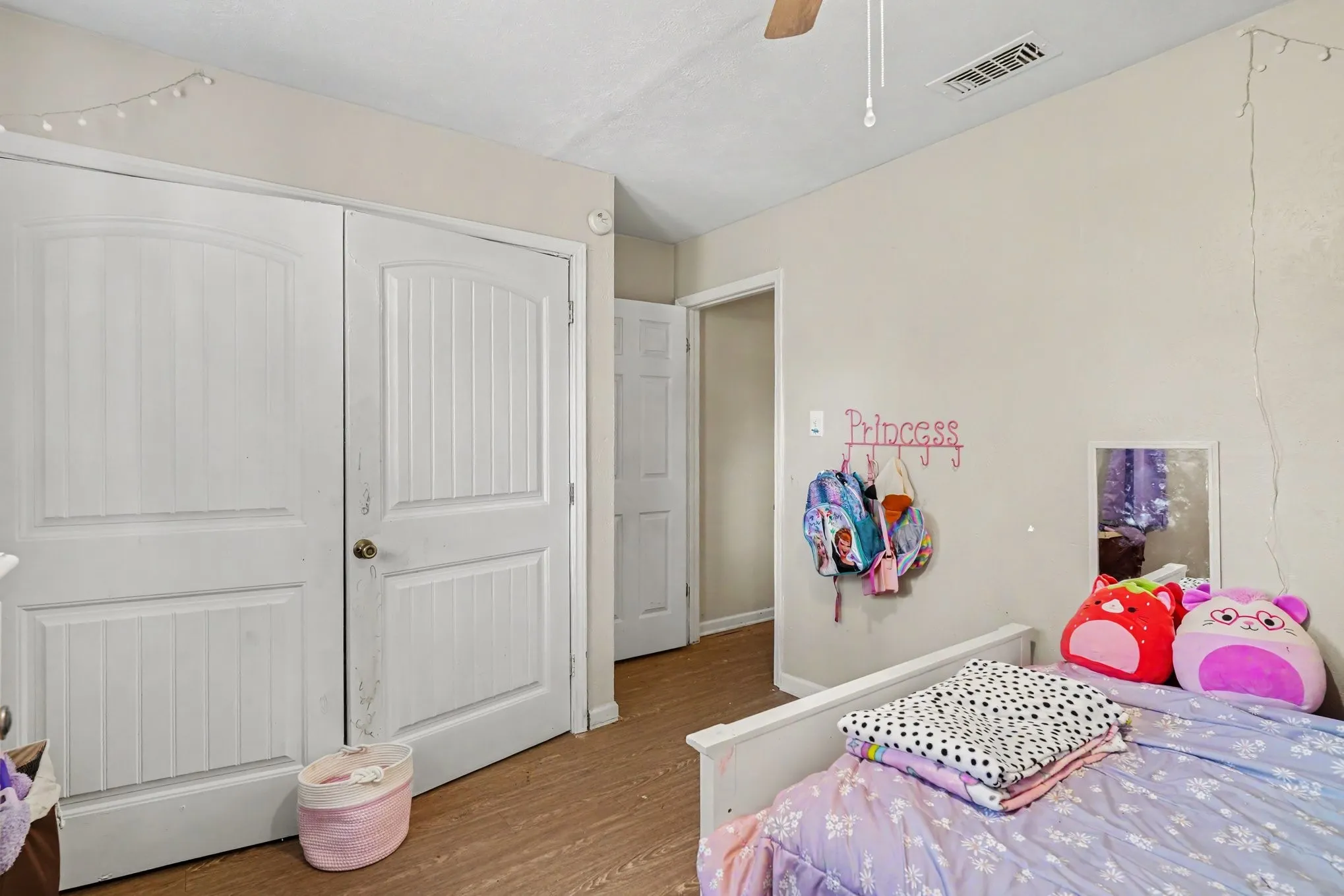Single Family Residence For Sale in Tarrant County , 1608 Natches Drive, Arlington, Texas 76014, 3 Bedroom, 2 Bathroom, 2 Garage spaces, 1,341 Sqft, built in 1971, mls#21301834, Real Estate Agent in Arlington, Homes For Sale in Tarrant county, Homes For Sale in Arlington, Realtor in Arlington Texas, Real Estate Brokerage Independent Realty Texas, Luminita Cordes Realtor