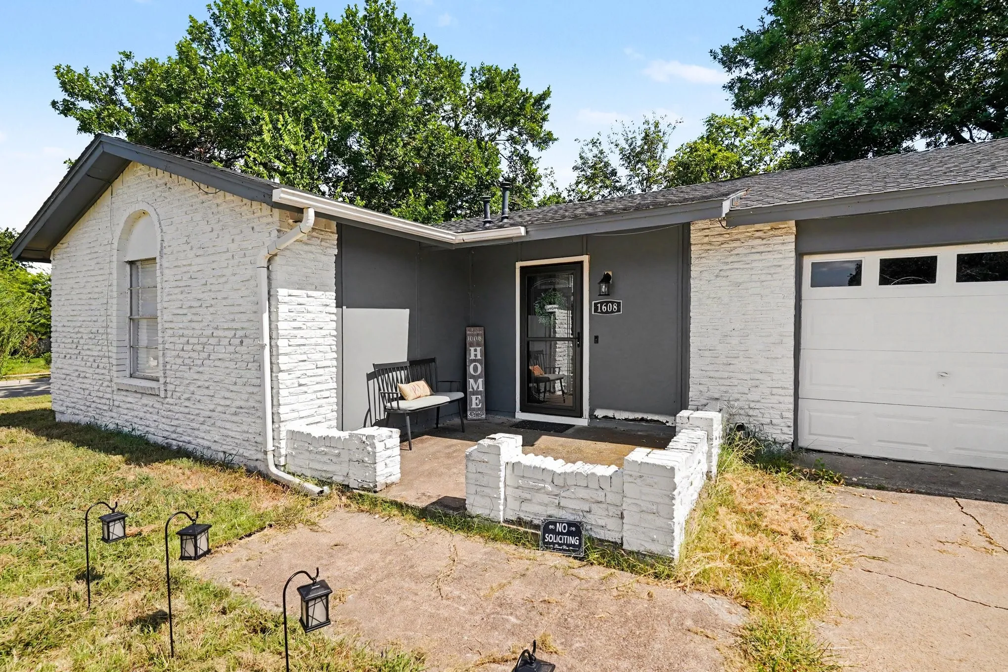 Single Family Residence For Sale in Tarrant County , 1608 Natches Drive, Arlington, Texas 76014, 3 Bedroom, 2 Bathroom, 2 Garage spaces, 1,341 Sqft, built in 1971, mls#21301834, Real Estate Agent in Arlington, Homes For Sale in Tarrant county, Homes For Sale in Arlington, Realtor in Arlington Texas, Real Estate Brokerage Independent Realty Texas, Luminita Cordes Realtor