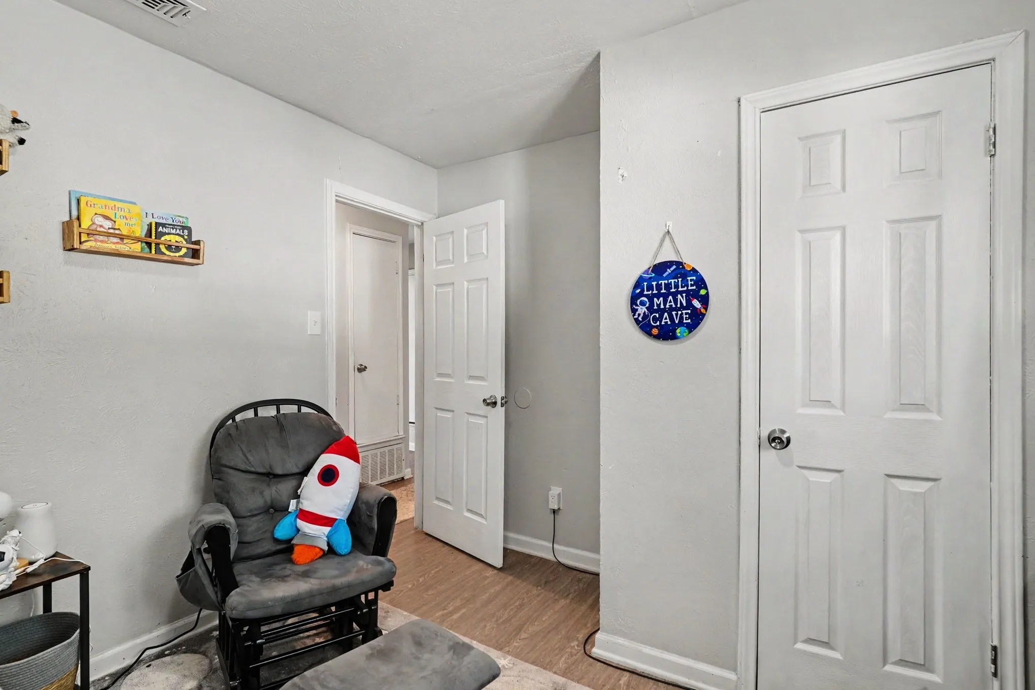 Single Family Residence For Sale in Tarrant County , 1608 Natches Drive, Arlington, Texas 76014, 3 Bedroom, 2 Bathroom, 2 Garage spaces, 1,341 Sqft, built in 1971, mls#21301834, Real Estate Agent in Arlington, Homes For Sale in Tarrant county, Homes For Sale in Arlington, Realtor in Arlington Texas, Real Estate Brokerage Independent Realty Texas, Luminita Cordes Realtor