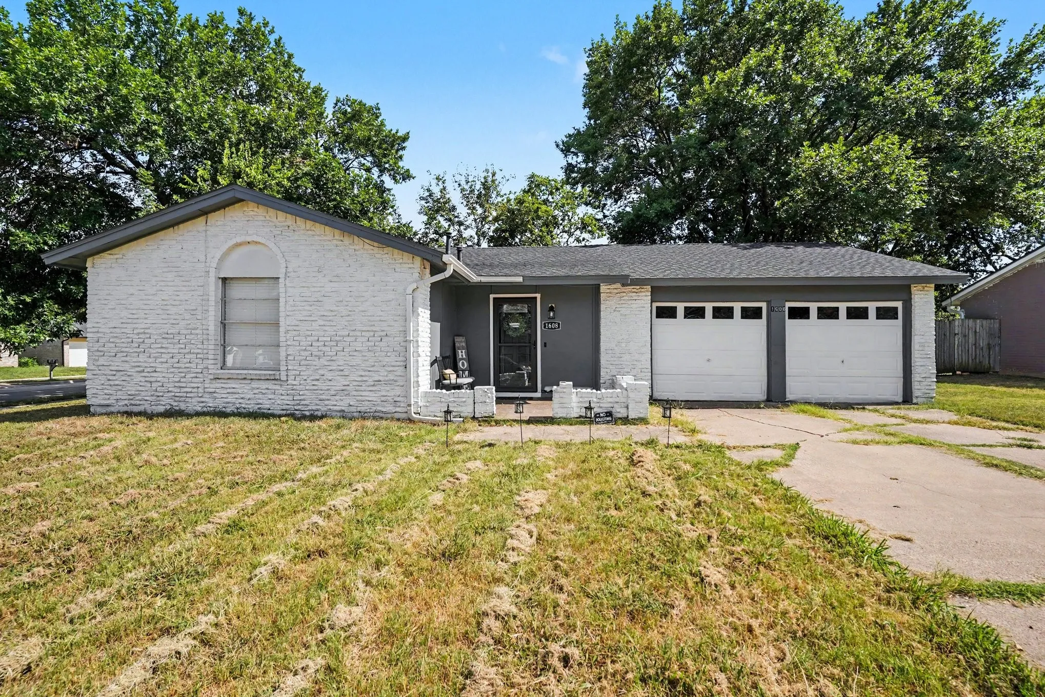 Single Family Residence For Sale in Tarrant County , 1608 Natches Drive, Arlington, Texas 76014, 3 Bedroom, 2 Bathroom, 2 Garage spaces, 1,341 Sqft, built in 1971, mls#21301834, Real Estate Agent in Arlington, Homes For Sale in Tarrant county, Homes For Sale in Arlington, Realtor in Arlington Texas, Real Estate Brokerage Independent Realty Texas, Luminita Cordes Realtor