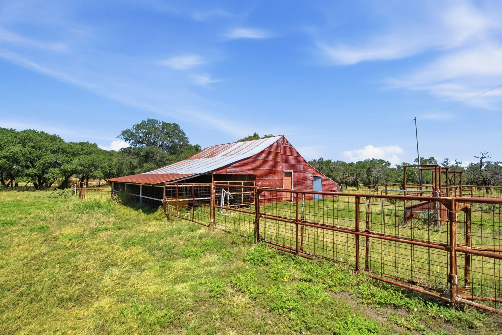 Farm For Sale in Hamilton County , 2975 N Fm 1702, Hamilton, Texas 76531, 5 Bedroom, 3 Bathroom, Garage spaces, 2,744 Sqft, built in 2010, mls#21327344, Real Estate Agent in Hamilton, Homes For Sale in Hamilton county, Homes For Sale in Hamilton, Realtor in Hamilton Texas, Real Estate Brokerage Independent Realty Texas, Luminita Cordes Realtor