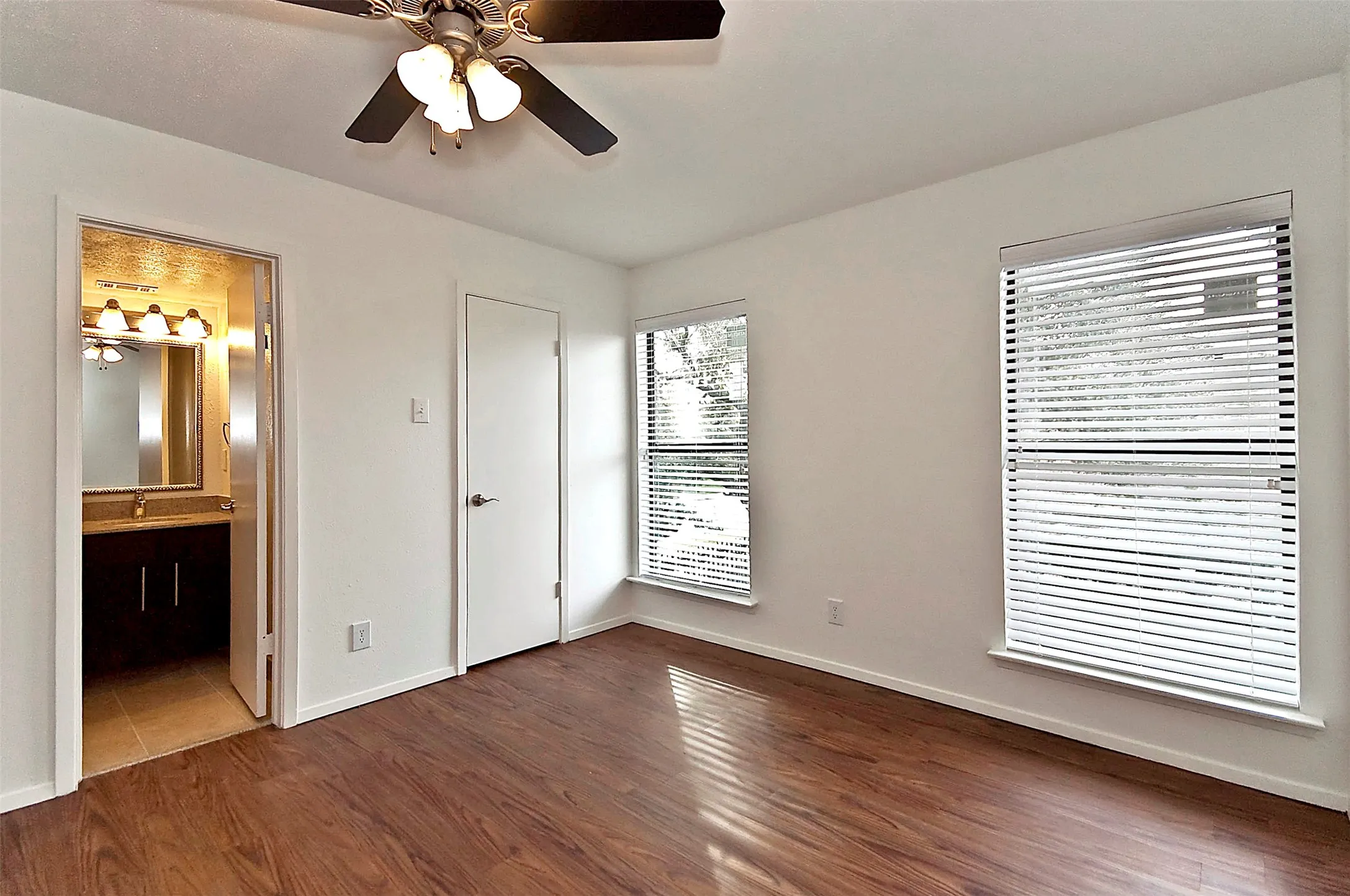 Condominium For Rent in Dallas County , 5909 Birchbrook Drive 123, Dallas, Texas 75206, 2 Bedroom, 2 Bathroom, Garage spaces, 1,124 Sqft, built in 1970, mls#21327828, Real Estate Agent in Dallas, Homes For Rent in Dallas county, Homes For Rent in Dallas, Realtor in Dallas Texas, Real Estate Brokerage Independent Realty Texas, Luminita Cordes Realtor