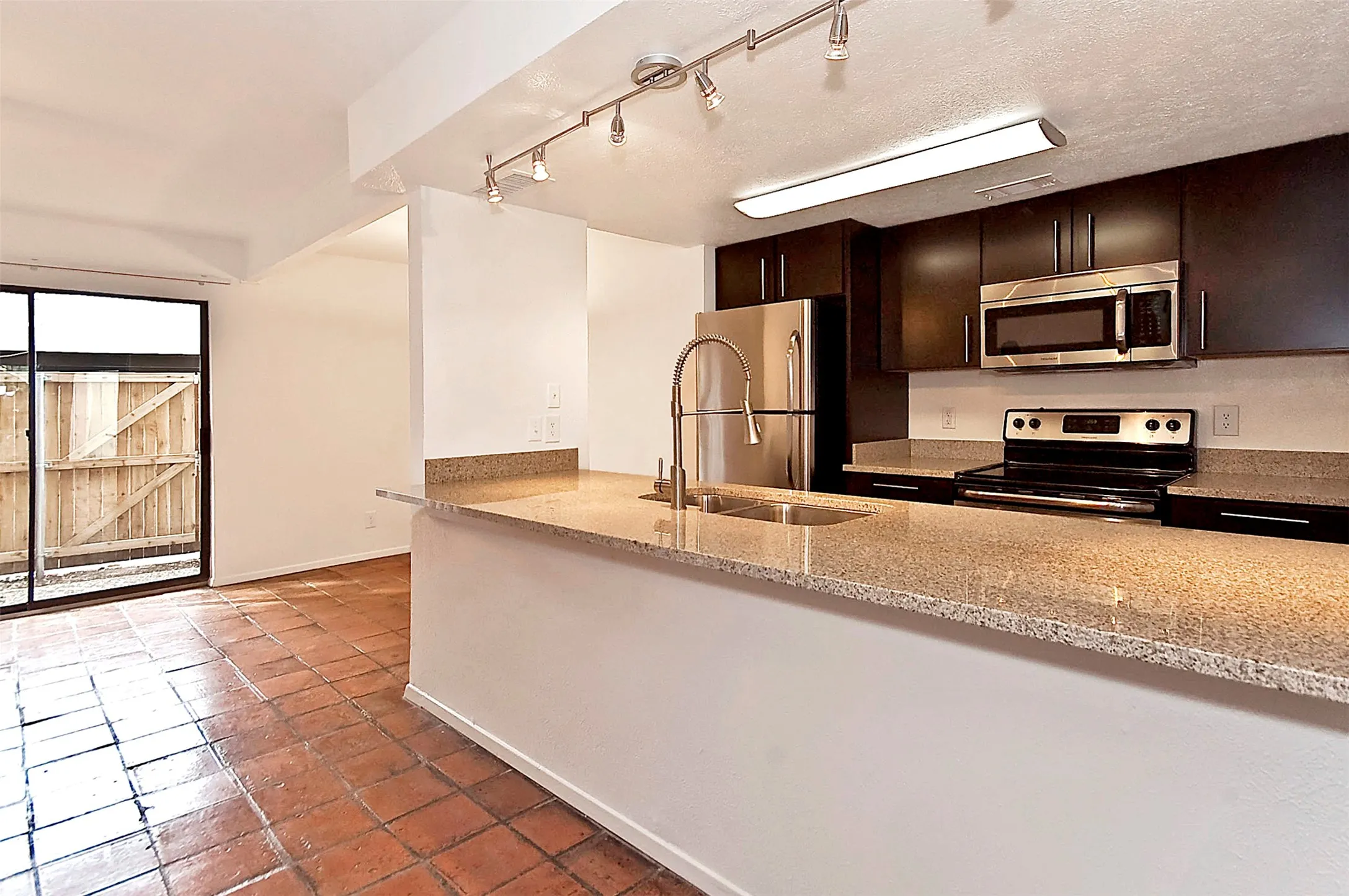 Condominium For Rent in Dallas County , 5909 Birchbrook Drive 123, Dallas, Texas 75206, 2 Bedroom, 2 Bathroom, Garage spaces, 1,124 Sqft, built in 1970, mls#21327828, Real Estate Agent in Dallas, Homes For Rent in Dallas county, Homes For Rent in Dallas, Realtor in Dallas Texas, Real Estate Brokerage Independent Realty Texas, Luminita Cordes Realtor