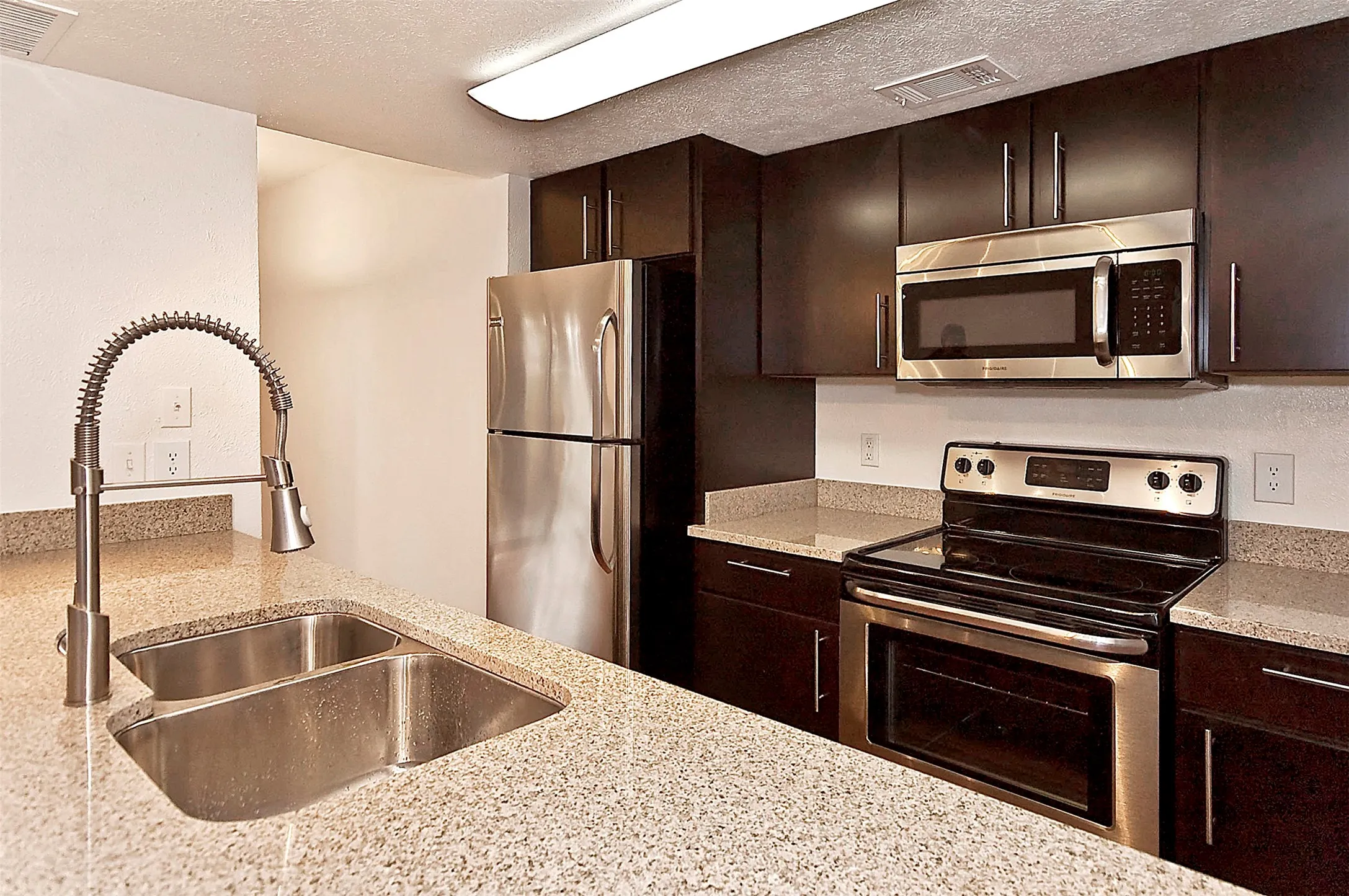 Condominium For Rent in Dallas County , 5909 Birchbrook Drive 123, Dallas, Texas 75206, 2 Bedroom, 2 Bathroom, Garage spaces, 1,124 Sqft, built in 1970, mls#21327828, Real Estate Agent in Dallas, Homes For Rent in Dallas county, Homes For Rent in Dallas, Realtor in Dallas Texas, Real Estate Brokerage Independent Realty Texas, Luminita Cordes Realtor