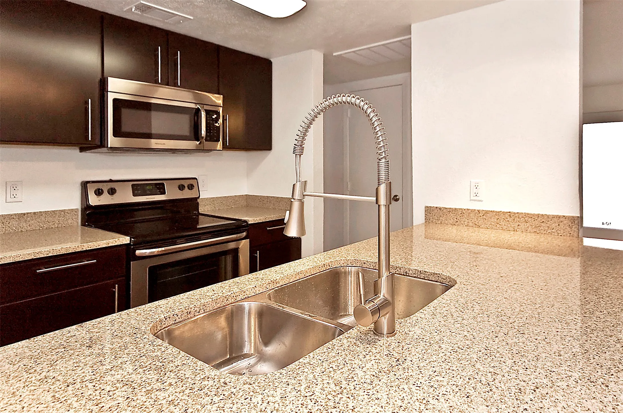 Condominium For Rent in Dallas County , 5909 Birchbrook Drive 123, Dallas, Texas 75206, 2 Bedroom, 2 Bathroom, Garage spaces, 1,124 Sqft, built in 1970, mls#21327828, Real Estate Agent in Dallas, Homes For Rent in Dallas county, Homes For Rent in Dallas, Realtor in Dallas Texas, Real Estate Brokerage Independent Realty Texas, Luminita Cordes Realtor