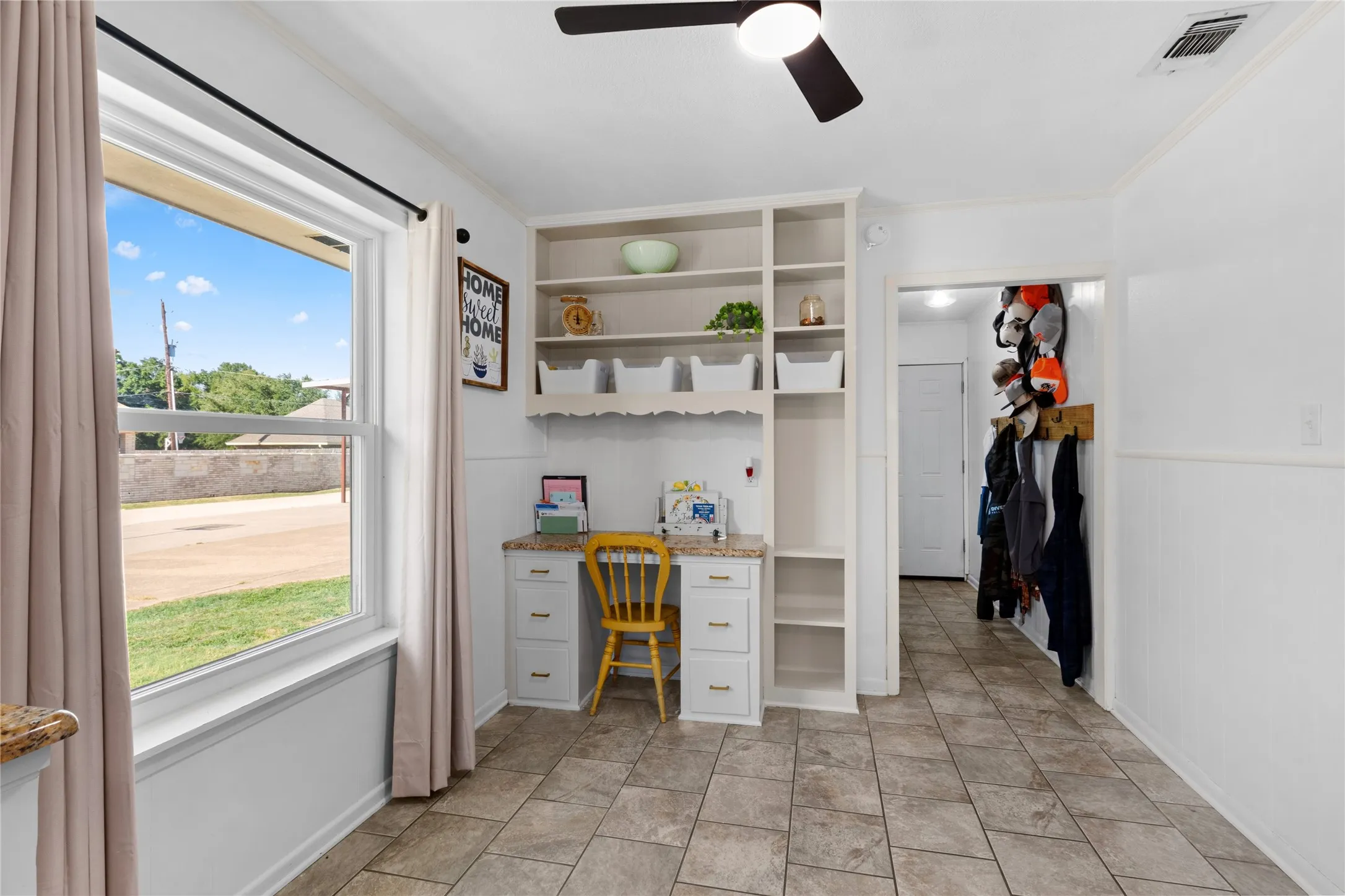 Single Family Residence For Sale in Freestone County , 8 Circle Drive, Teague, Texas 75860, 3 Bedroom, 2 Bathroom, 2 Garage spaces, 1,819 Sqft, built in 1979, mls#21327612, Real Estate Agent in Teague, Homes For Sale in Freestone county, Homes For Sale in Teague, Realtor in Teague Texas, Real Estate Brokerage Independent Realty Texas, Luminita Cordes Realtor