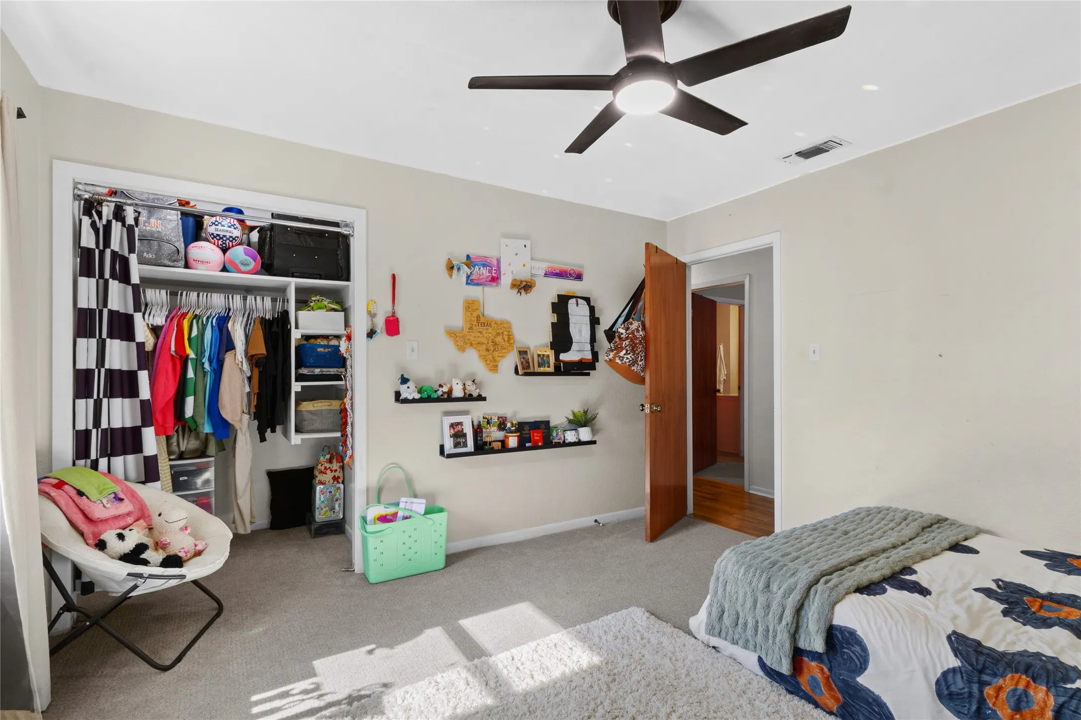 Single Family Residence For Sale in Freestone County , 8 Circle Drive, Teague, Texas 75860, 3 Bedroom, 2 Bathroom, 2 Garage spaces, 1,819 Sqft, built in 1979, mls#21327612, Real Estate Agent in Teague, Homes For Sale in Freestone county, Homes For Sale in Teague, Realtor in Teague Texas, Real Estate Brokerage Independent Realty Texas, Luminita Cordes Realtor