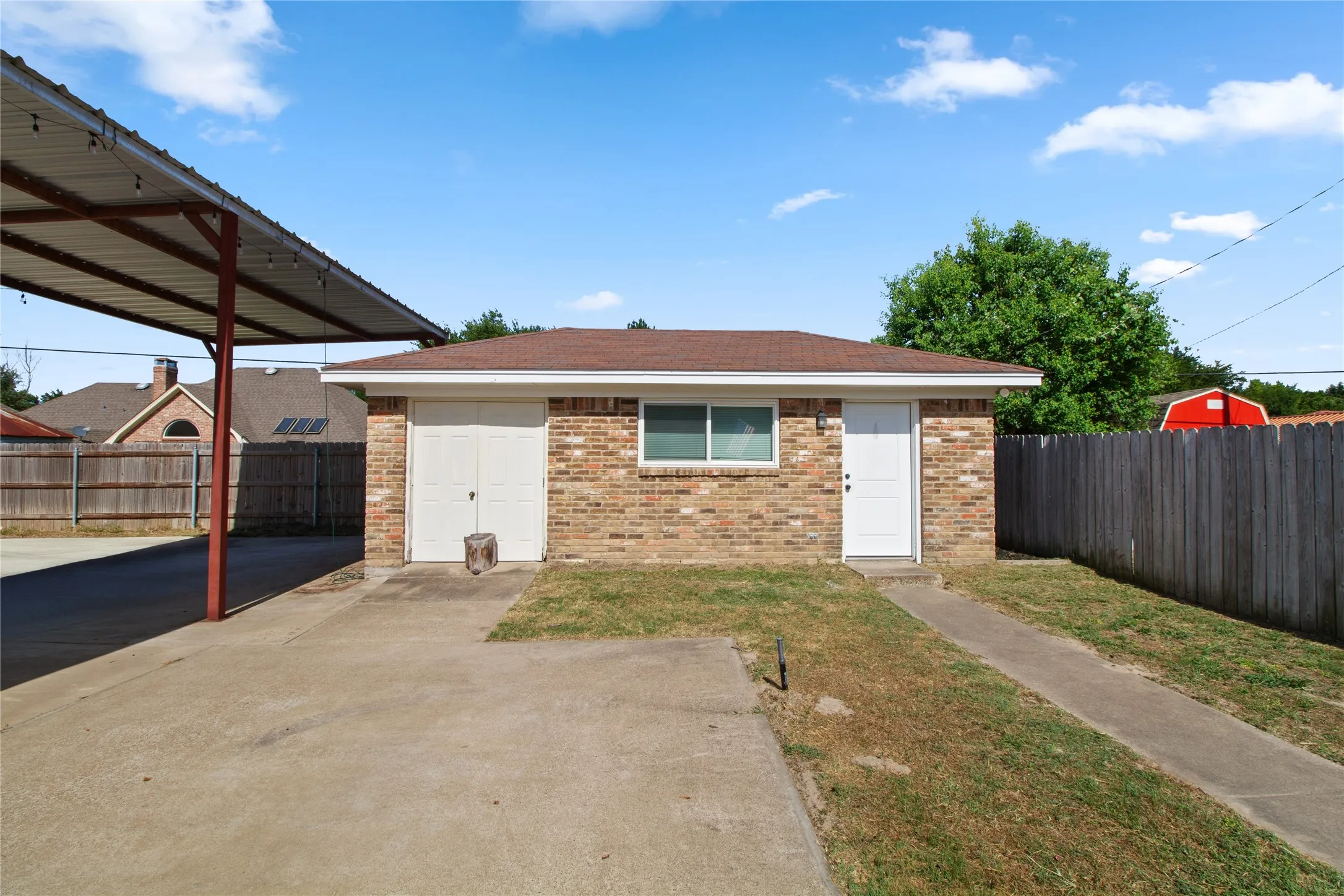 Single Family Residence For Sale in Freestone County , 8 Circle Drive, Teague, Texas 75860, 3 Bedroom, 2 Bathroom, 2 Garage spaces, 1,819 Sqft, built in 1979, mls#21327612, Real Estate Agent in Teague, Homes For Sale in Freestone county, Homes For Sale in Teague, Realtor in Teague Texas, Real Estate Brokerage Independent Realty Texas, Luminita Cordes Realtor