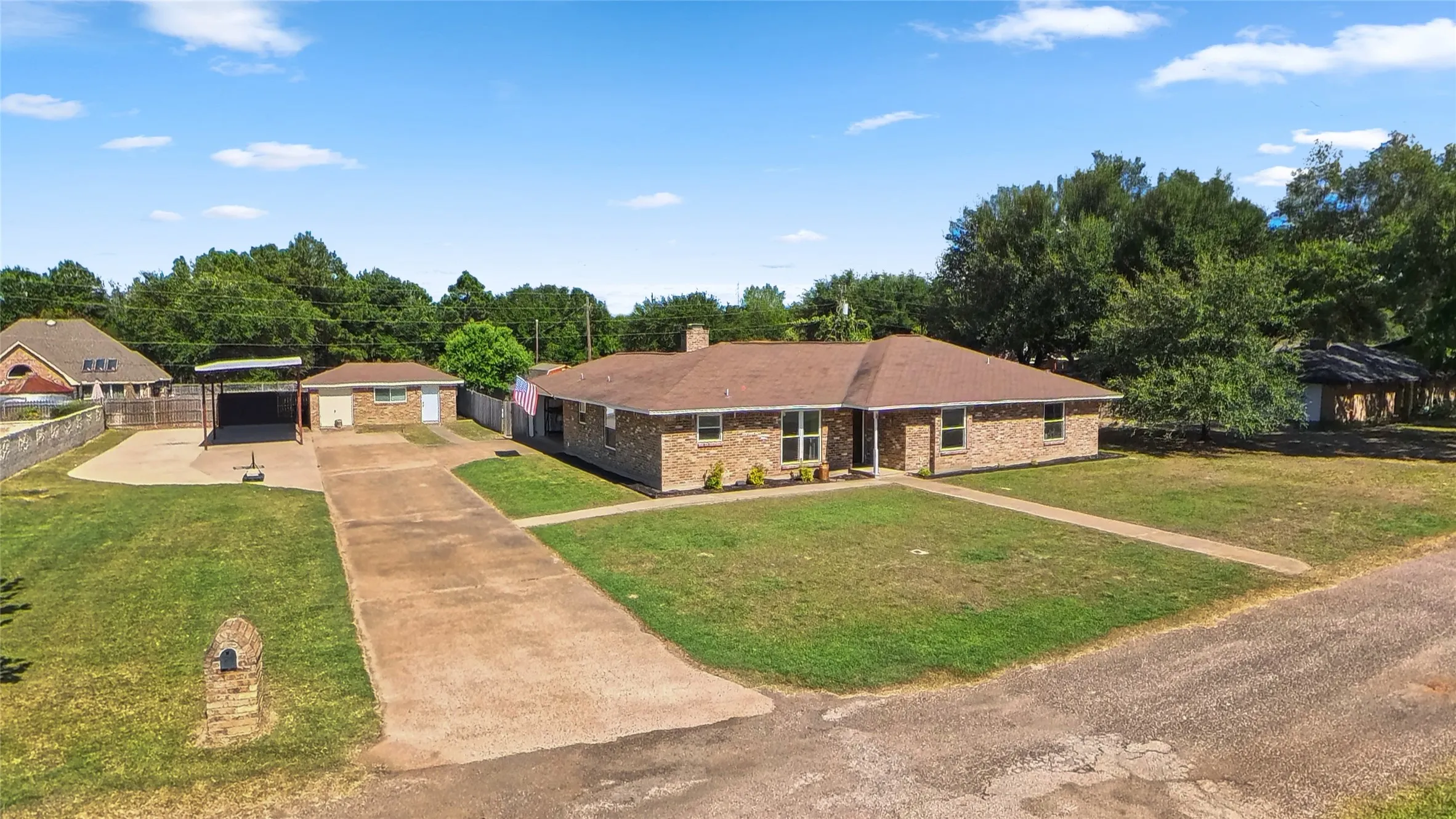 Single Family Residence For Sale in Freestone County , 8 Circle Drive, Teague, Texas 75860, 3 Bedroom, 2 Bathroom, 2 Garage spaces, 1,819 Sqft, built in 1979, mls#21327612, Real Estate Agent in Teague, Homes For Sale in Freestone county, Homes For Sale in Teague, Realtor in Teague Texas, Real Estate Brokerage Independent Realty Texas, Luminita Cordes Realtor