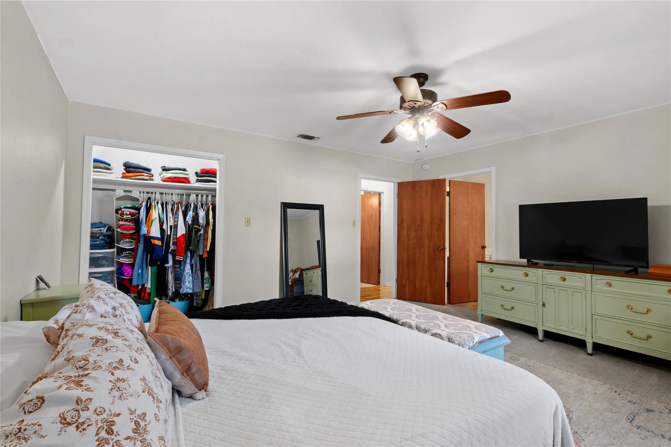 Single Family Residence For Sale in Freestone County , 8 Circle Drive, Teague, Texas 75860, 3 Bedroom, 2 Bathroom, 2 Garage spaces, 1,819 Sqft, built in 1979, mls#21327612, Real Estate Agent in Teague, Homes For Sale in Freestone county, Homes For Sale in Teague, Realtor in Teague Texas, Real Estate Brokerage Independent Realty Texas, Luminita Cordes Realtor