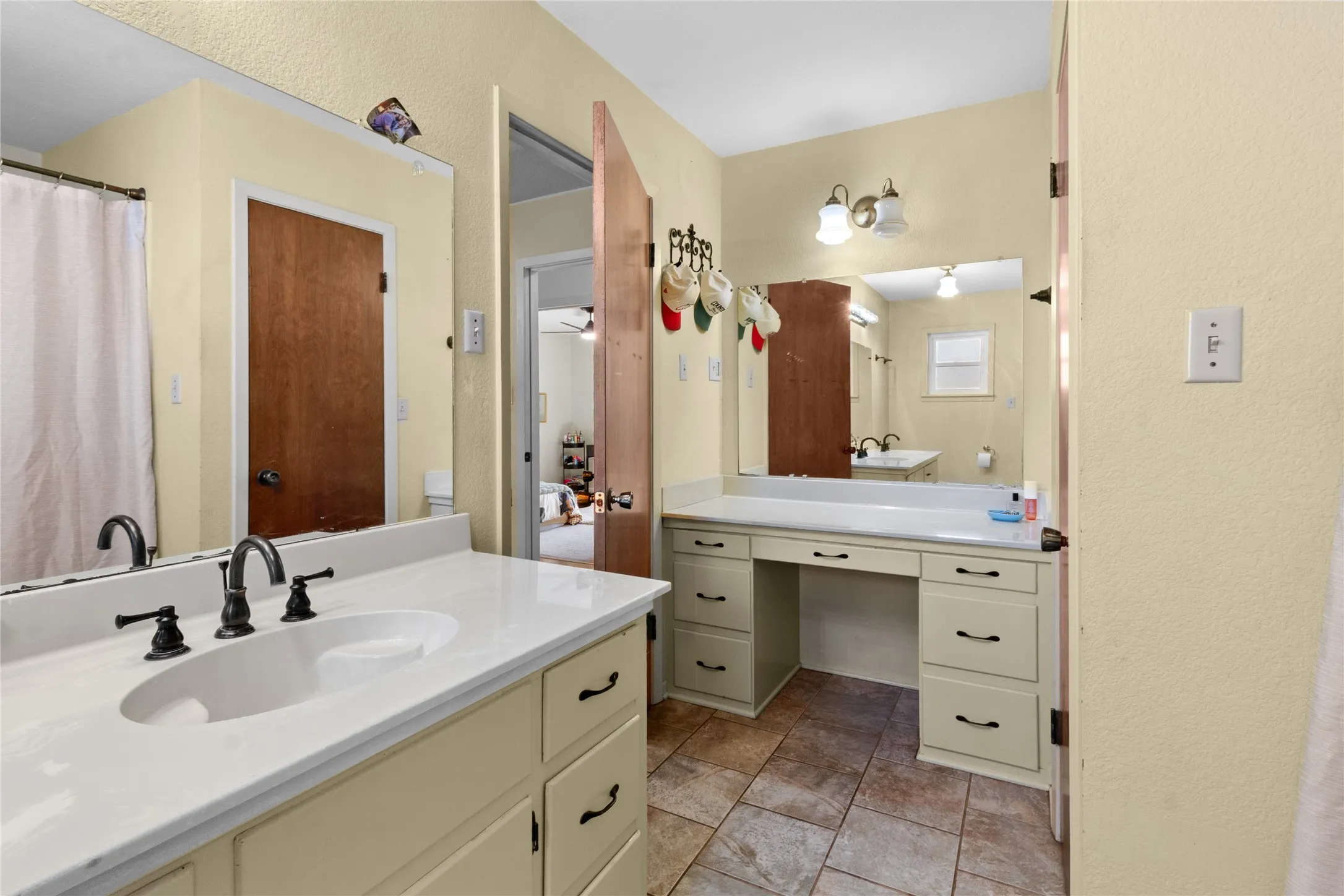 Single Family Residence For Sale in Freestone County , 8 Circle Drive, Teague, Texas 75860, 3 Bedroom, 2 Bathroom, 2 Garage spaces, 1,819 Sqft, built in 1979, mls#21327612, Real Estate Agent in Teague, Homes For Sale in Freestone county, Homes For Sale in Teague, Realtor in Teague Texas, Real Estate Brokerage Independent Realty Texas, Luminita Cordes Realtor