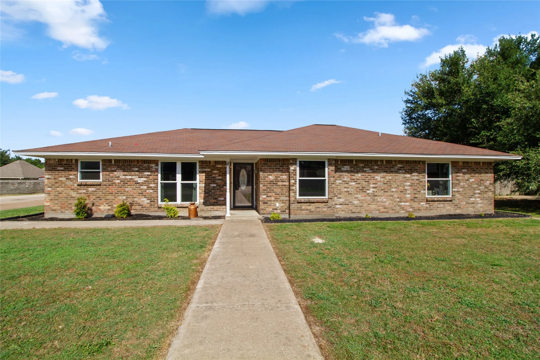 Single Family Residence For Sale in Freestone County , 8 Circle Drive, Teague, Texas 75860, 3 Bedroom, 2 Bathroom, 2 Garage spaces, 1,819 Sqft, built in 1979, mls#21327612, Real Estate Agent in Teague, Homes For Sale in Freestone county, Homes For Sale in Teague, Realtor in Teague Texas, Real Estate Brokerage Independent Realty Texas, Luminita Cordes Realtor