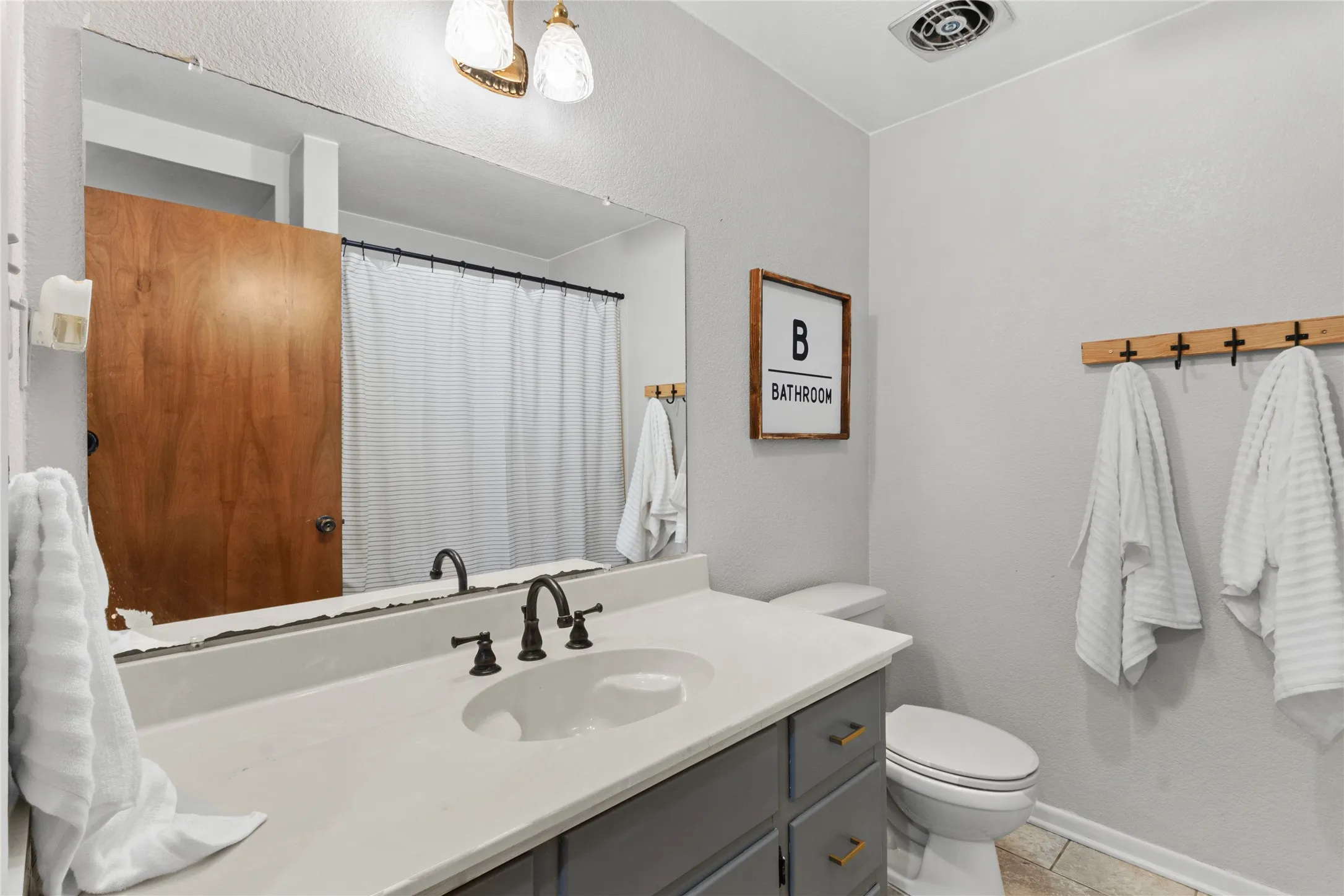 Single Family Residence For Sale in Freestone County , 8 Circle Drive, Teague, Texas 75860, 3 Bedroom, 2 Bathroom, 2 Garage spaces, 1,819 Sqft, built in 1979, mls#21327612, Real Estate Agent in Teague, Homes For Sale in Freestone county, Homes For Sale in Teague, Realtor in Teague Texas, Real Estate Brokerage Independent Realty Texas, Luminita Cordes Realtor