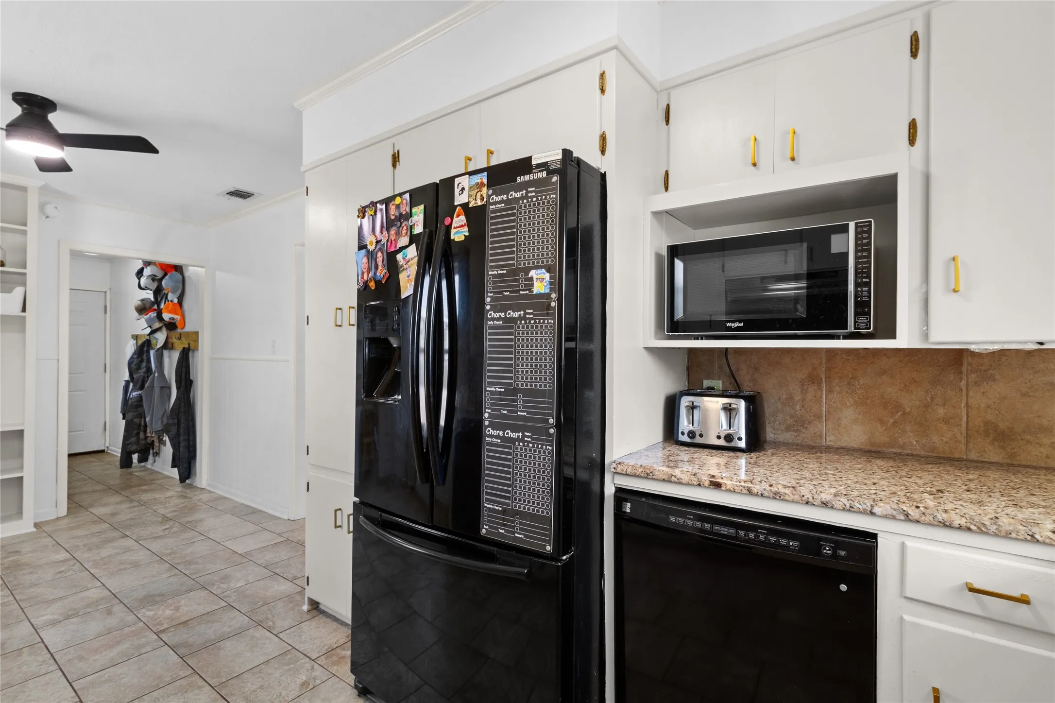 Single Family Residence For Sale in Freestone County , 8 Circle Drive, Teague, Texas 75860, 3 Bedroom, 2 Bathroom, 2 Garage spaces, 1,819 Sqft, built in 1979, mls#21327612, Real Estate Agent in Teague, Homes For Sale in Freestone county, Homes For Sale in Teague, Realtor in Teague Texas, Real Estate Brokerage Independent Realty Texas, Luminita Cordes Realtor