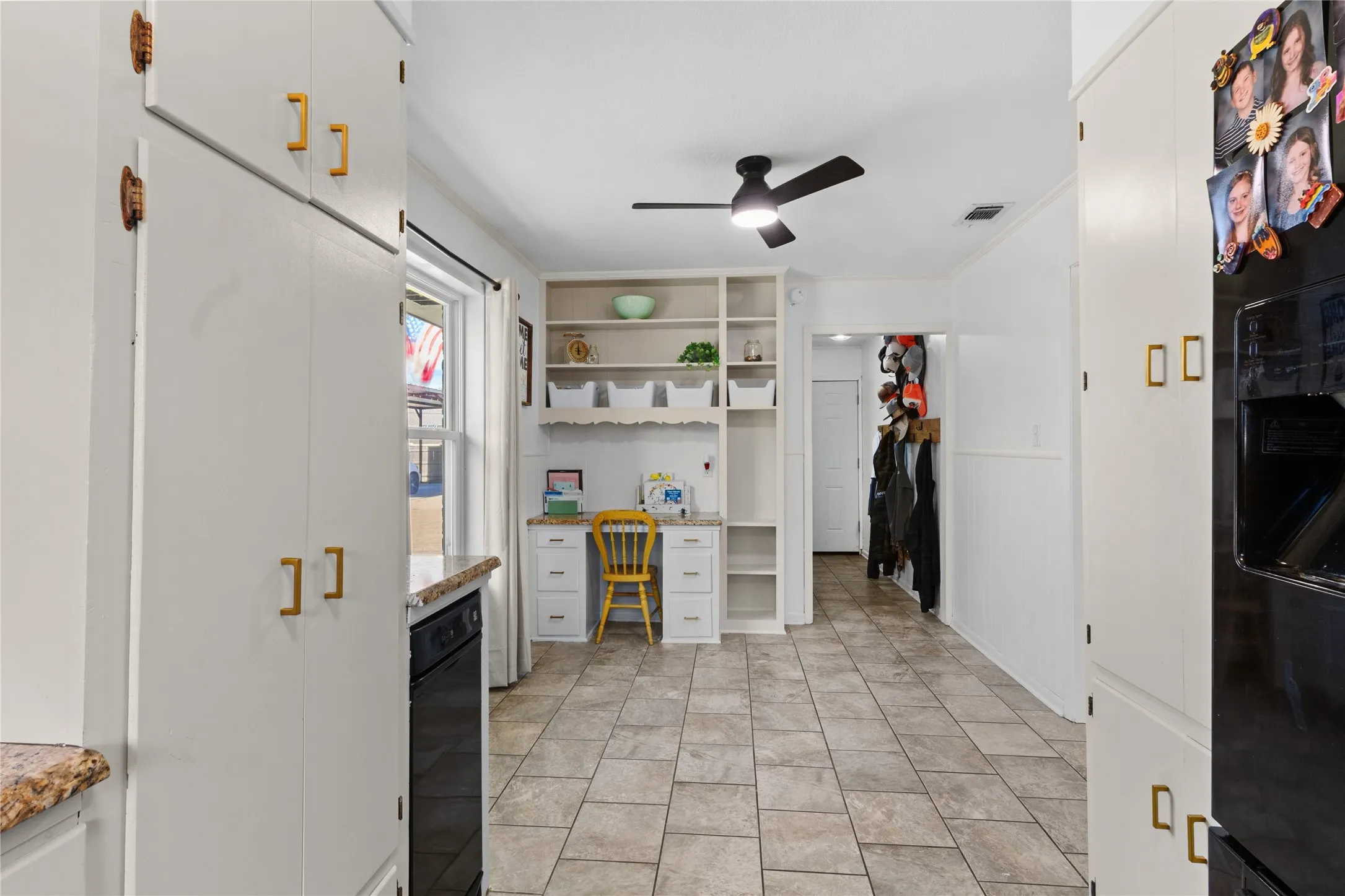 Single Family Residence For Sale in Freestone County , 8 Circle Drive, Teague, Texas 75860, 3 Bedroom, 2 Bathroom, 2 Garage spaces, 1,819 Sqft, built in 1979, mls#21327612, Real Estate Agent in Teague, Homes For Sale in Freestone county, Homes For Sale in Teague, Realtor in Teague Texas, Real Estate Brokerage Independent Realty Texas, Luminita Cordes Realtor