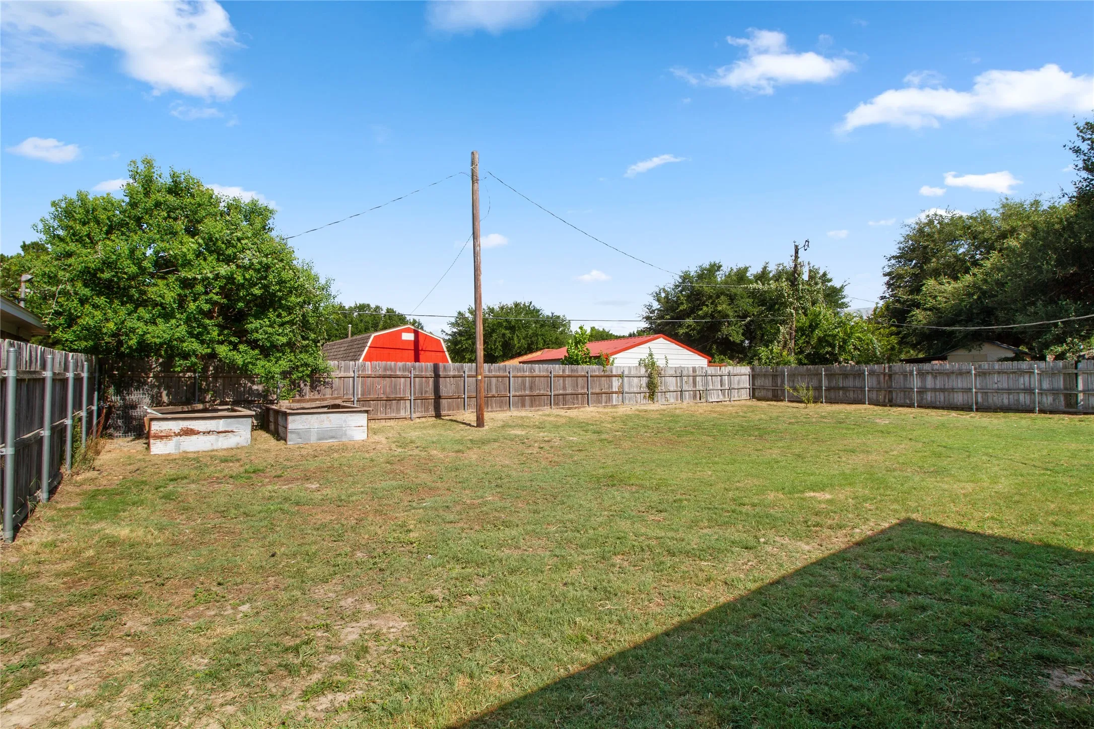 Single Family Residence For Sale in Freestone County , 8 Circle Drive, Teague, Texas 75860, 3 Bedroom, 2 Bathroom, 2 Garage spaces, 1,819 Sqft, built in 1979, mls#21327612, Real Estate Agent in Teague, Homes For Sale in Freestone county, Homes For Sale in Teague, Realtor in Teague Texas, Real Estate Brokerage Independent Realty Texas, Luminita Cordes Realtor